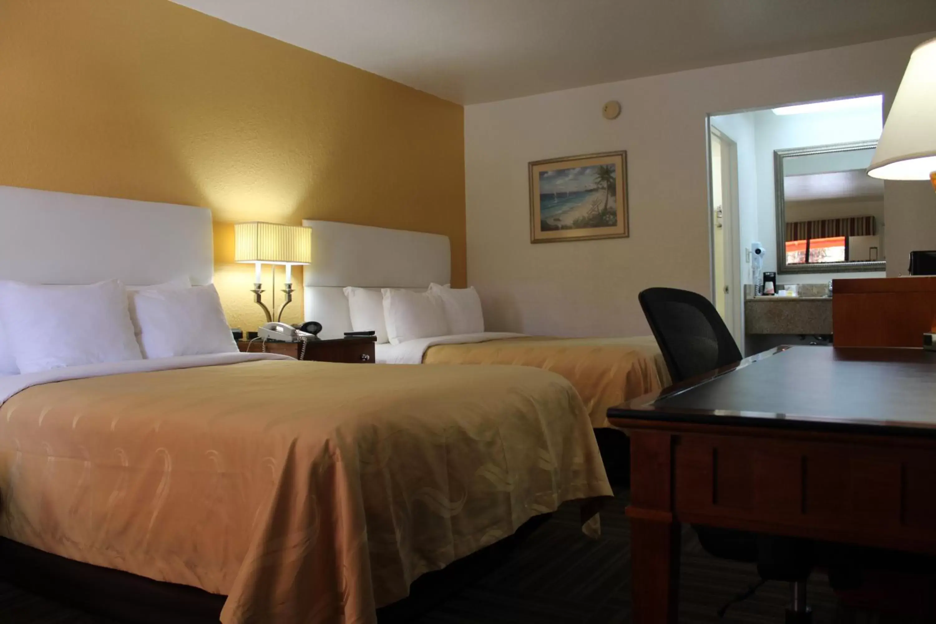 Bed in Quality Inn Florida City - Gateway to the Keys