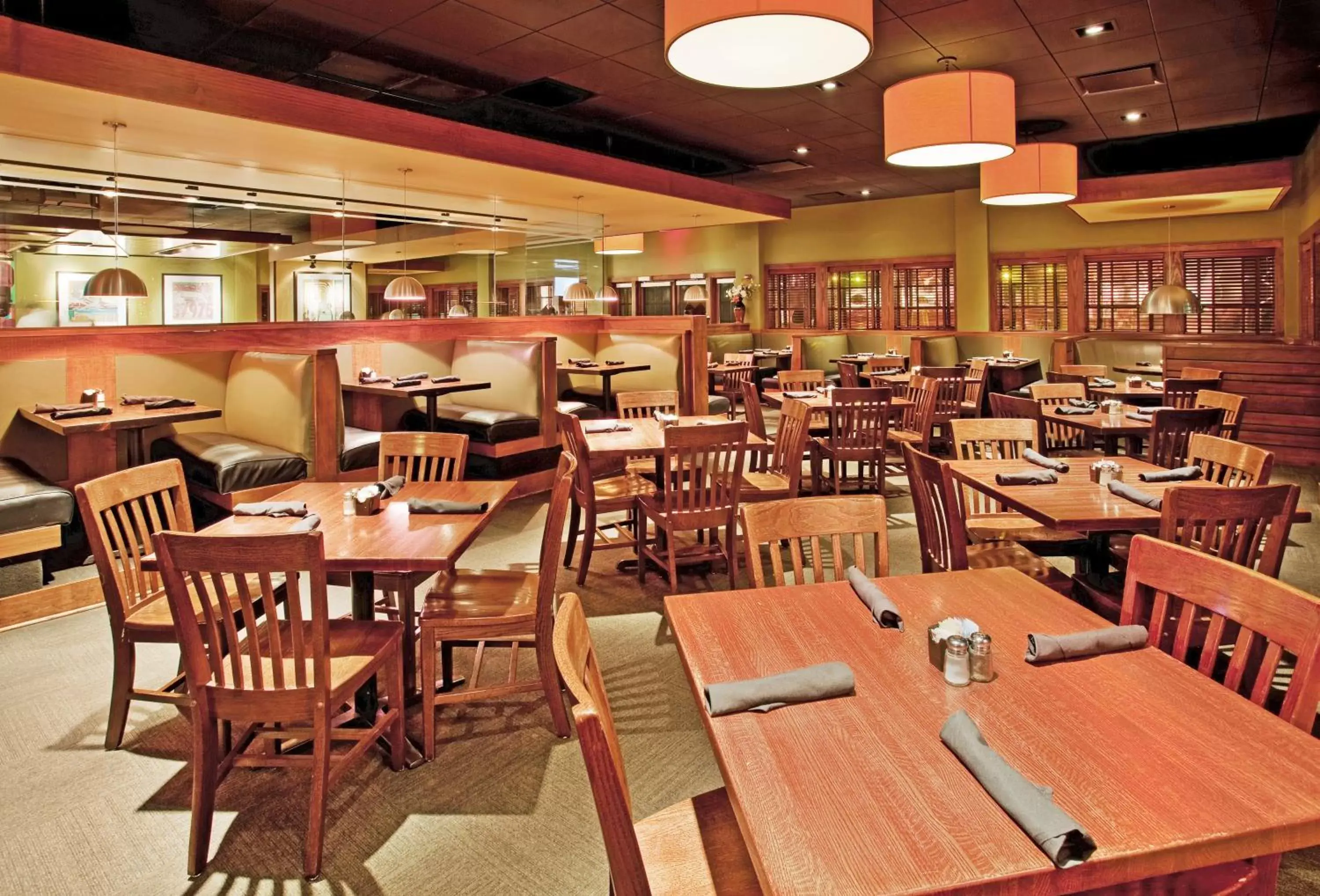 Restaurant/Places to Eat in Holiday Inn At the Campus, an IHG Hotel