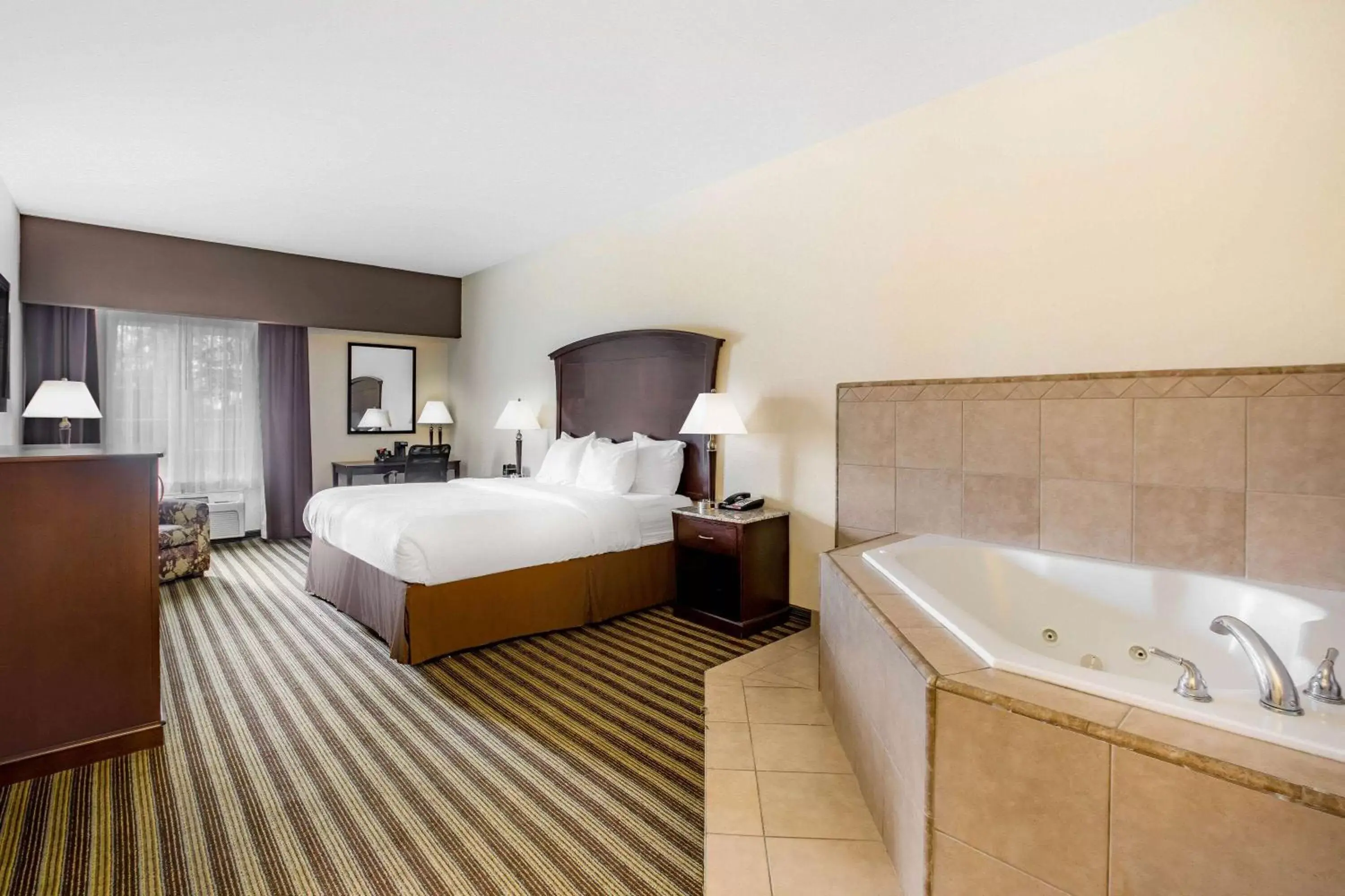 Bed, Bathroom in La Quinta by Wyndham Fowler