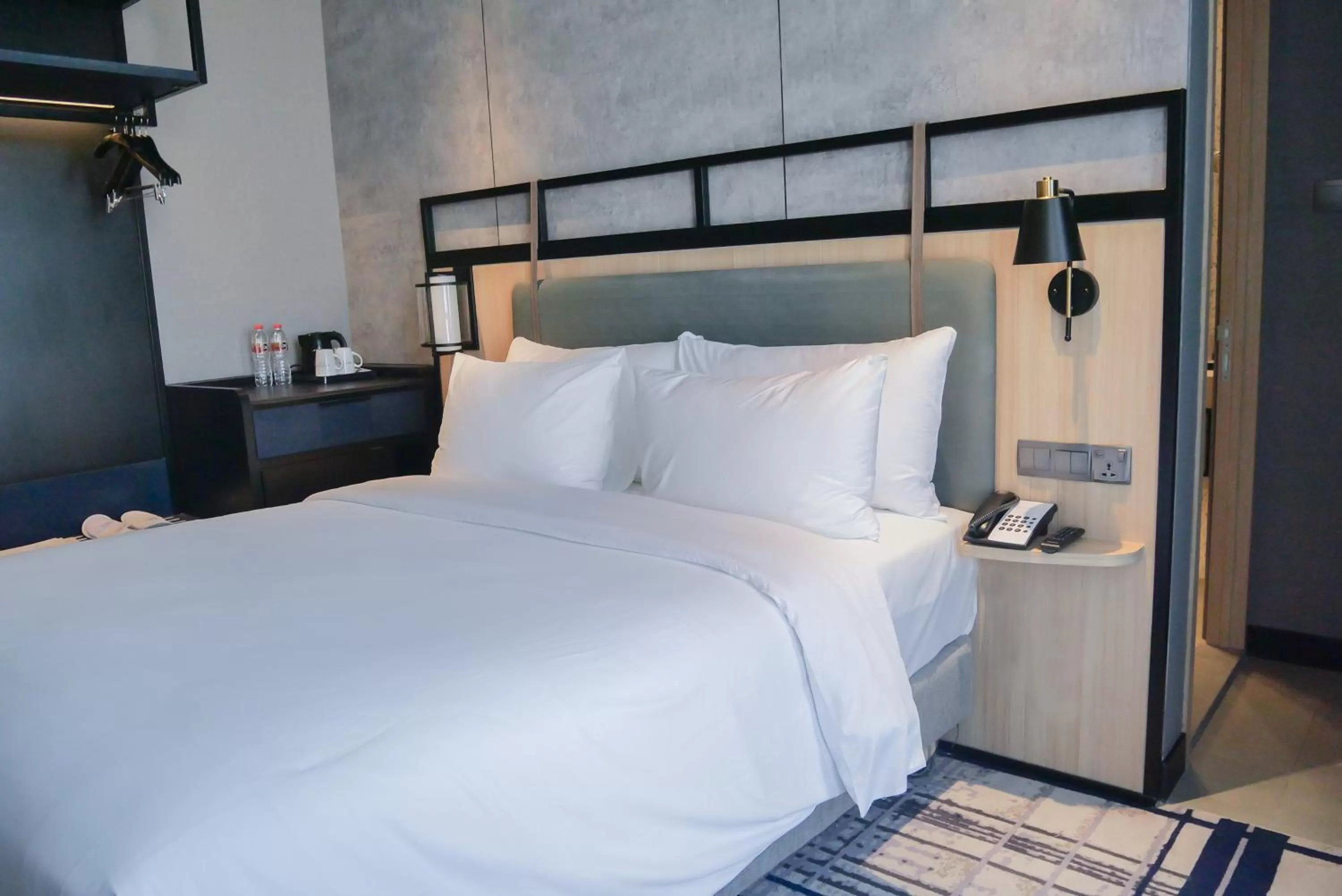 Bed in Mercure Surabaya Manyar