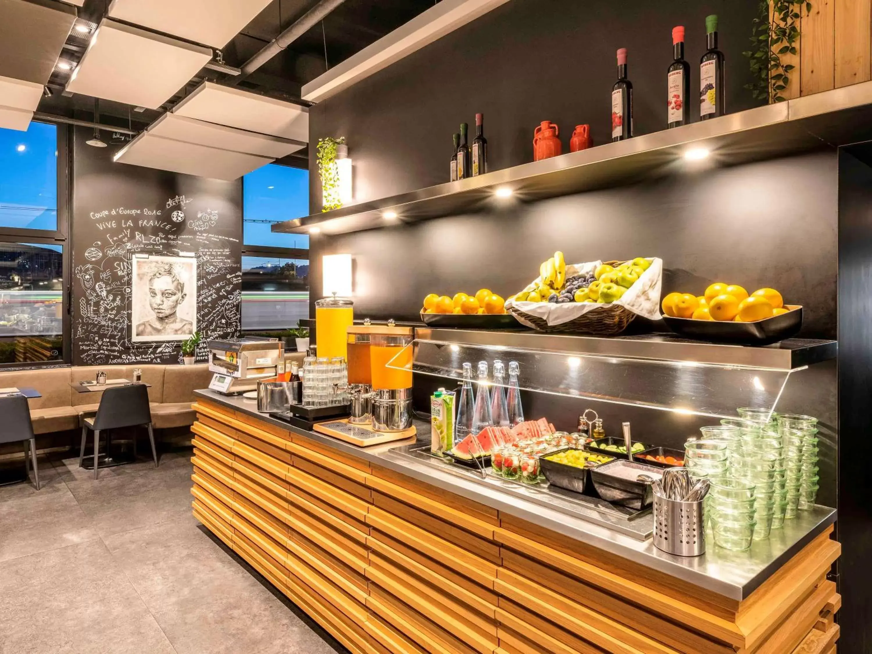 Restaurant/Places to Eat in Novotel Bern Expo - NEWLY RENOVATED!