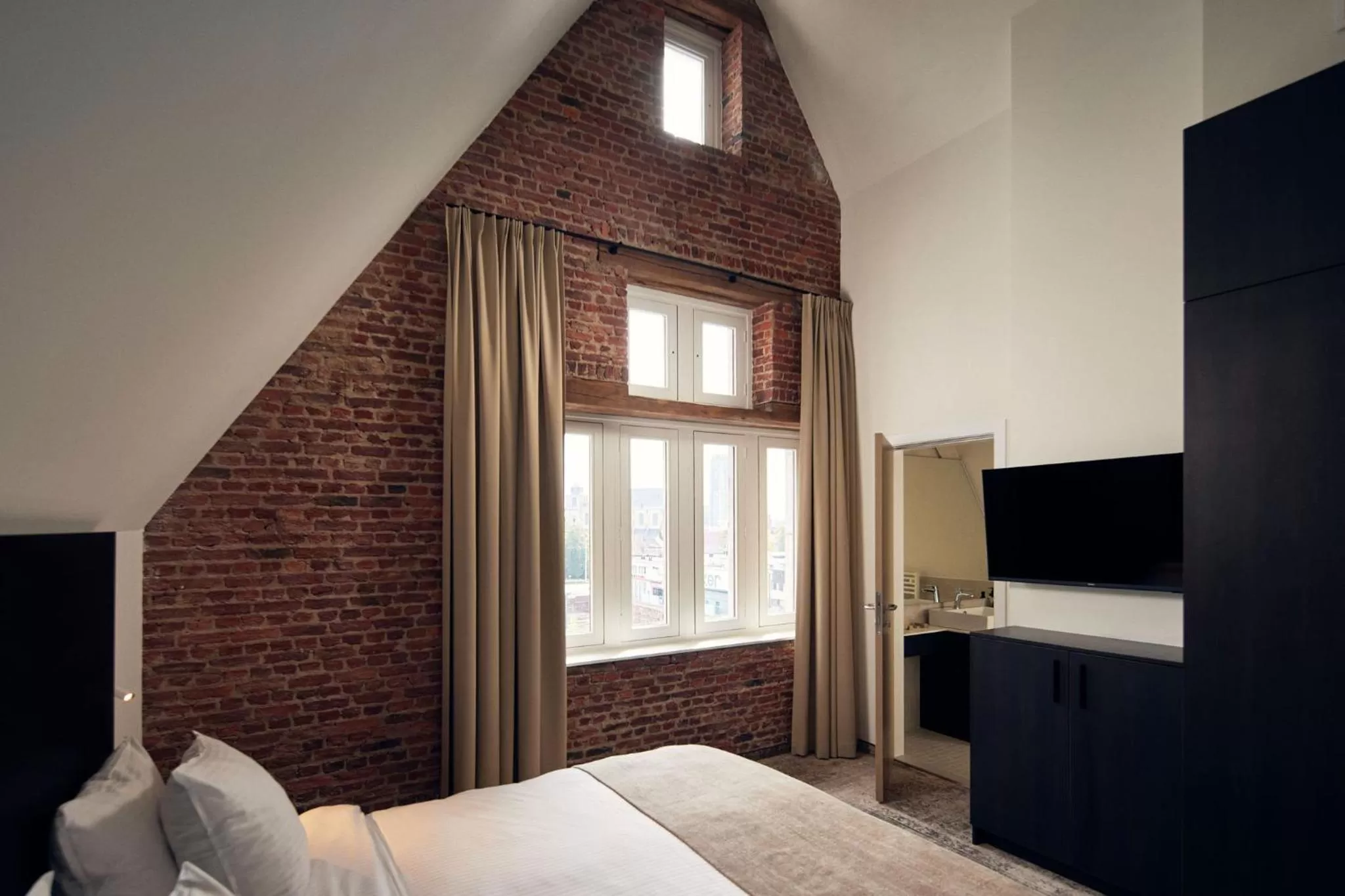 Bed in Van der Valk Hotel Mechelen