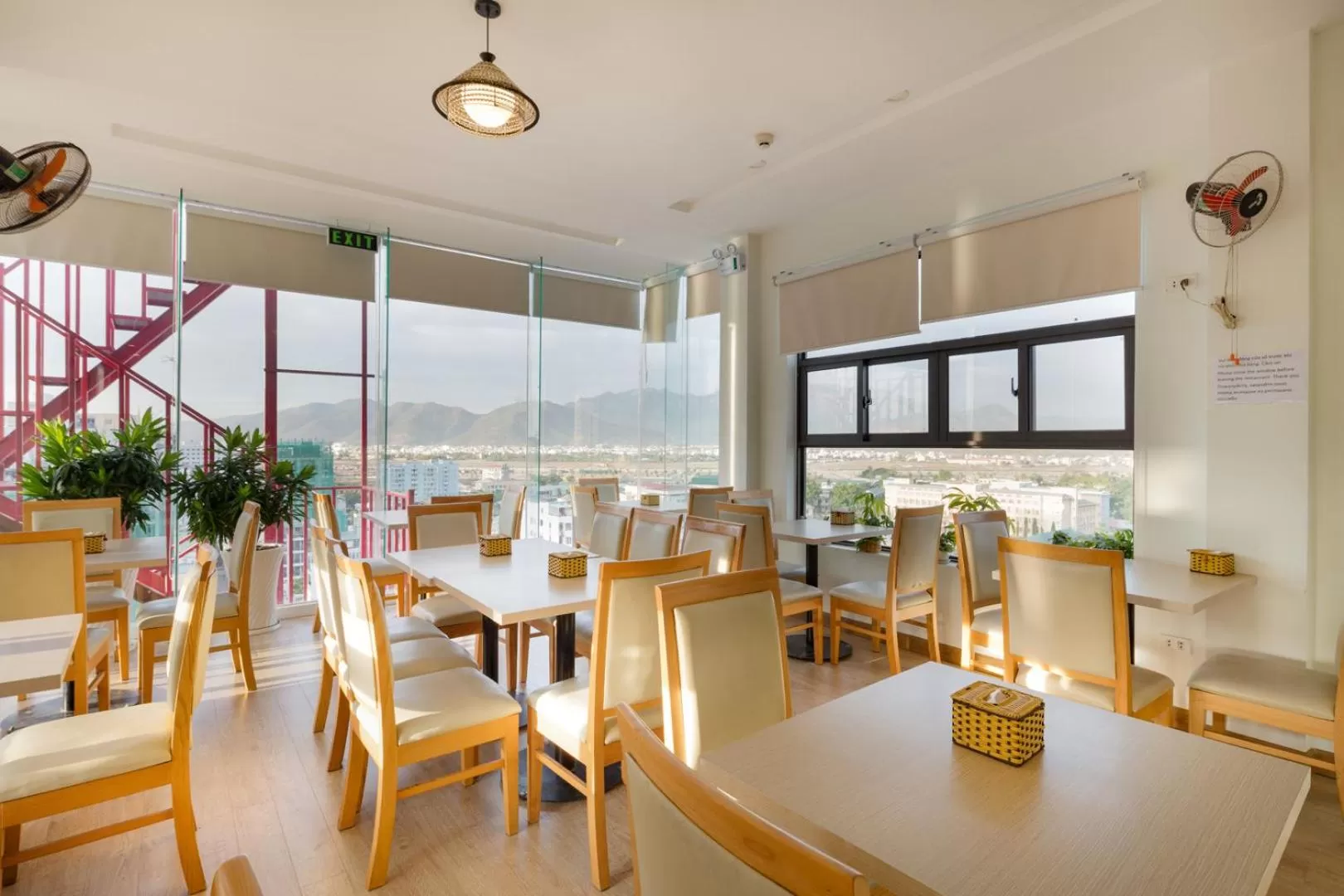 Restaurant/Places to Eat in Love Hotel