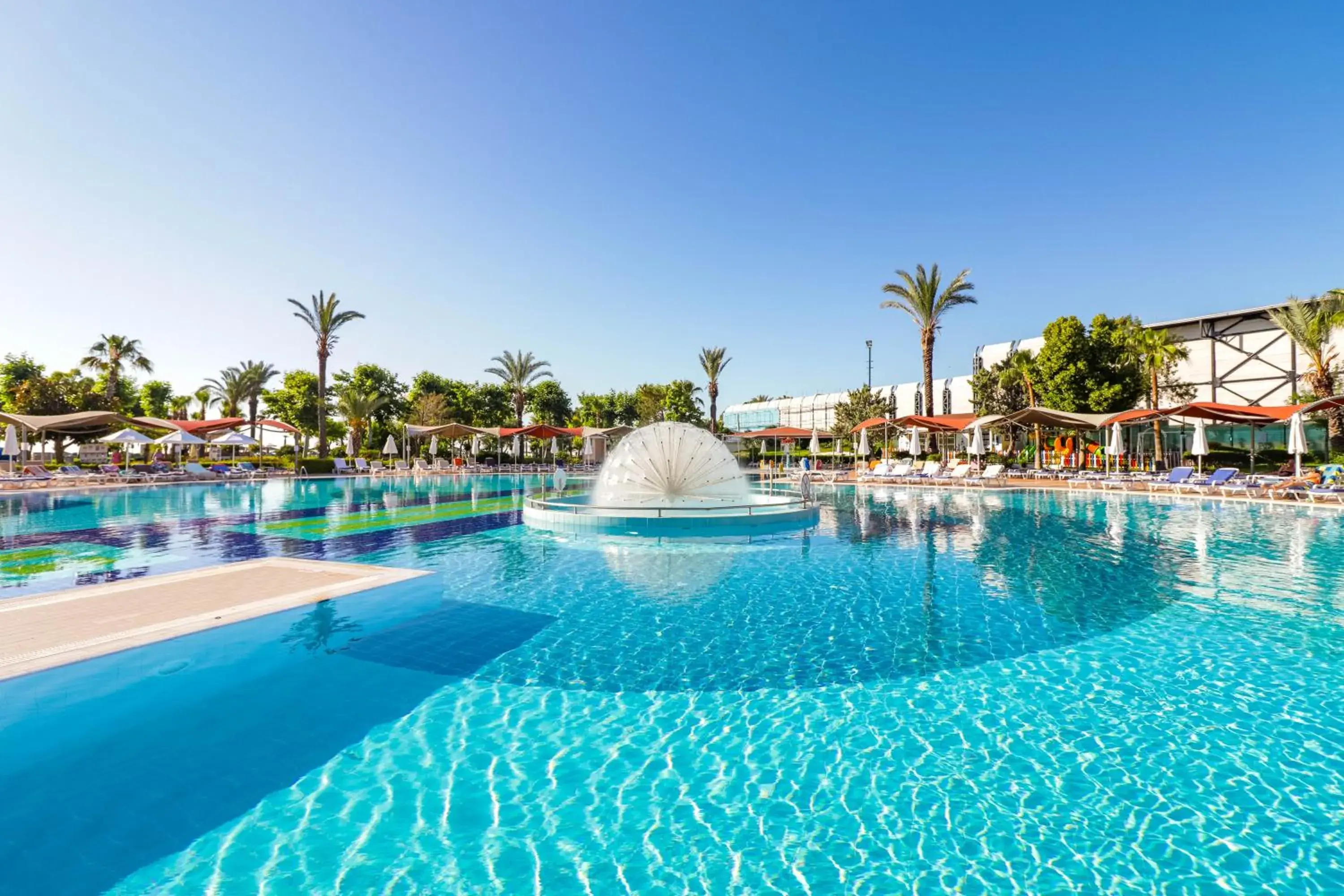 Swimming Pool in Queen's Park Le Jardin