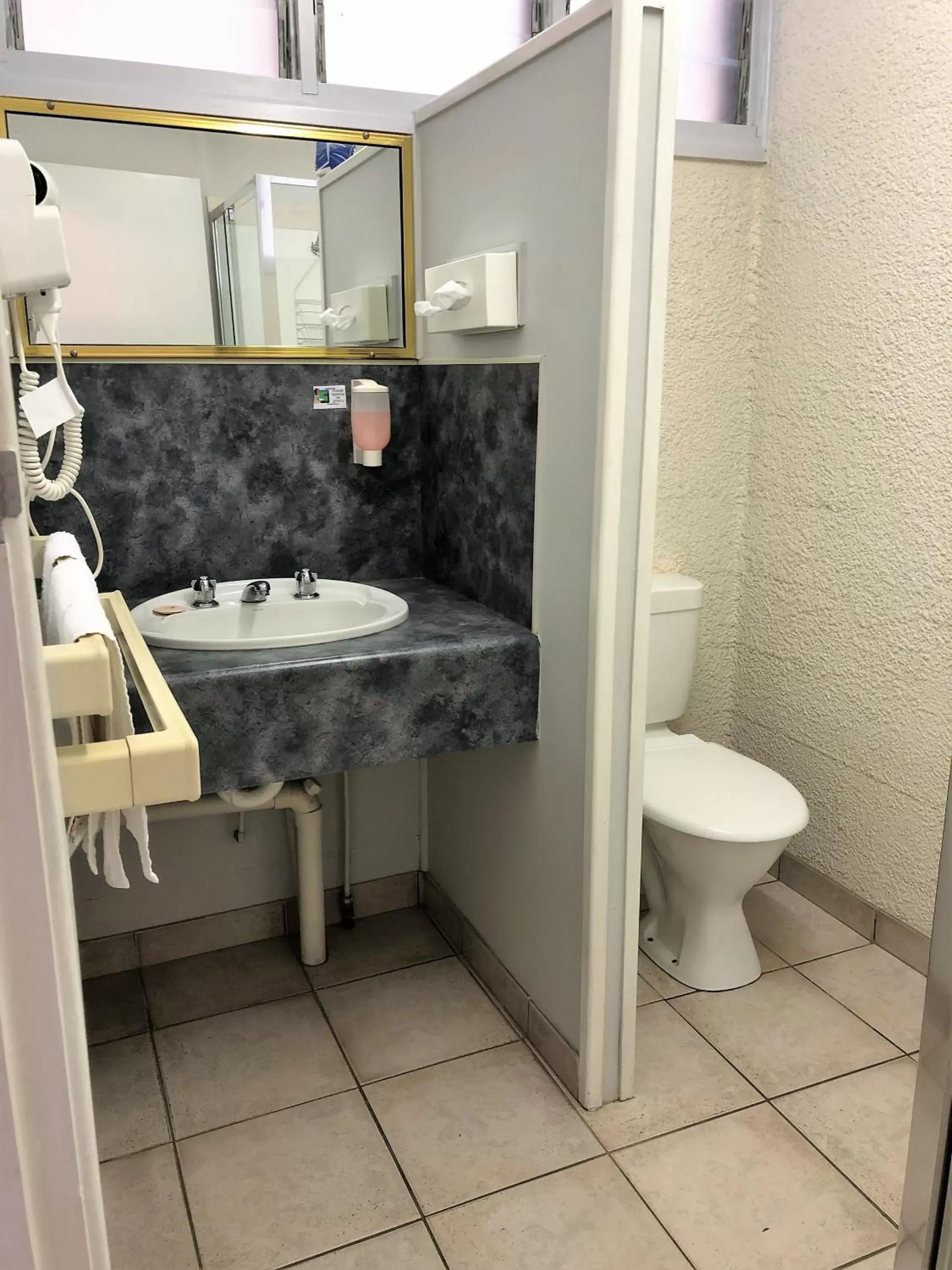 Bathroom in Bundaberg Coral Villa Motor Inn