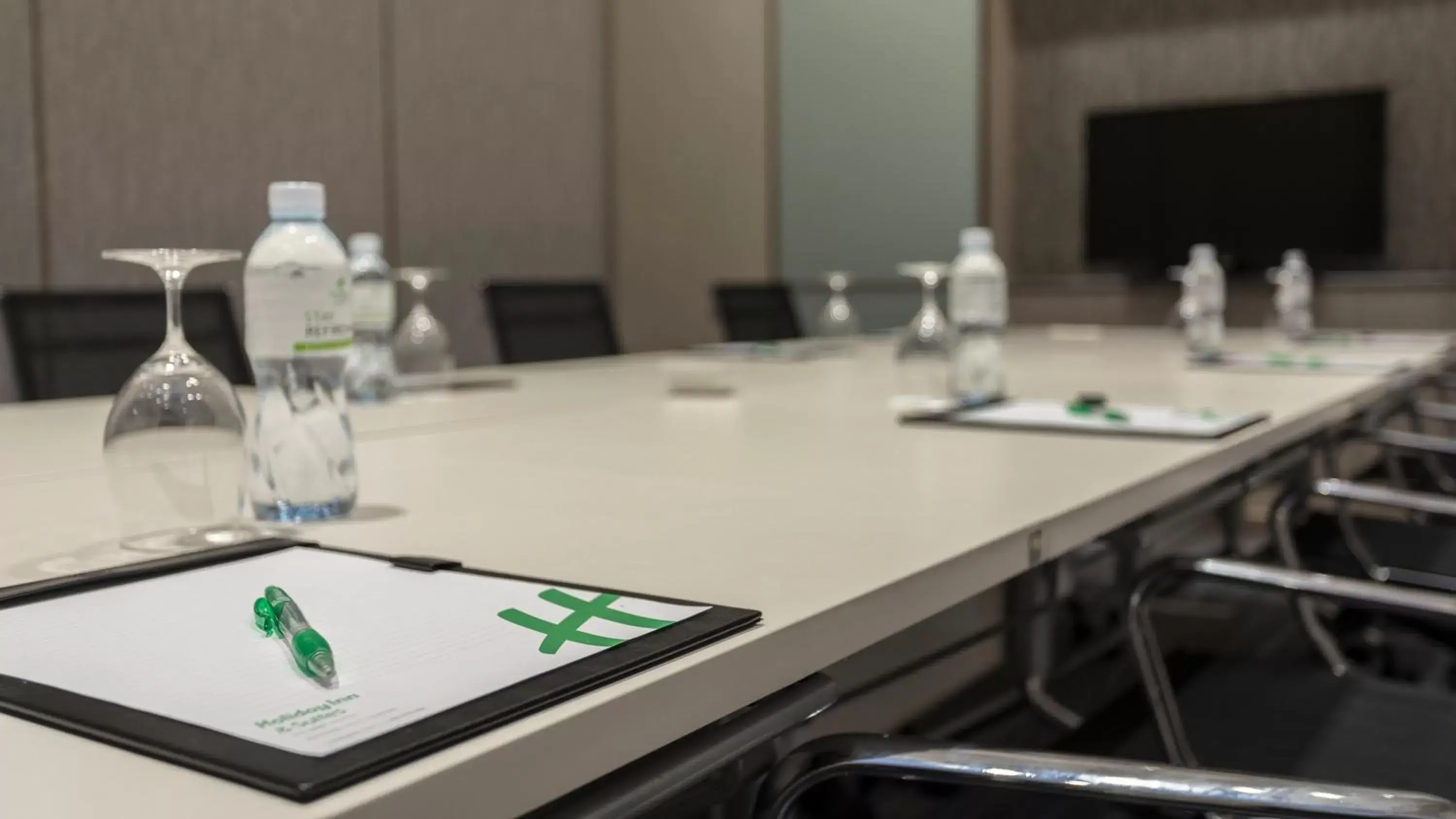 Meeting/conference room in Holiday Inn & Suites Rayong City Centre, an IHG Hotel