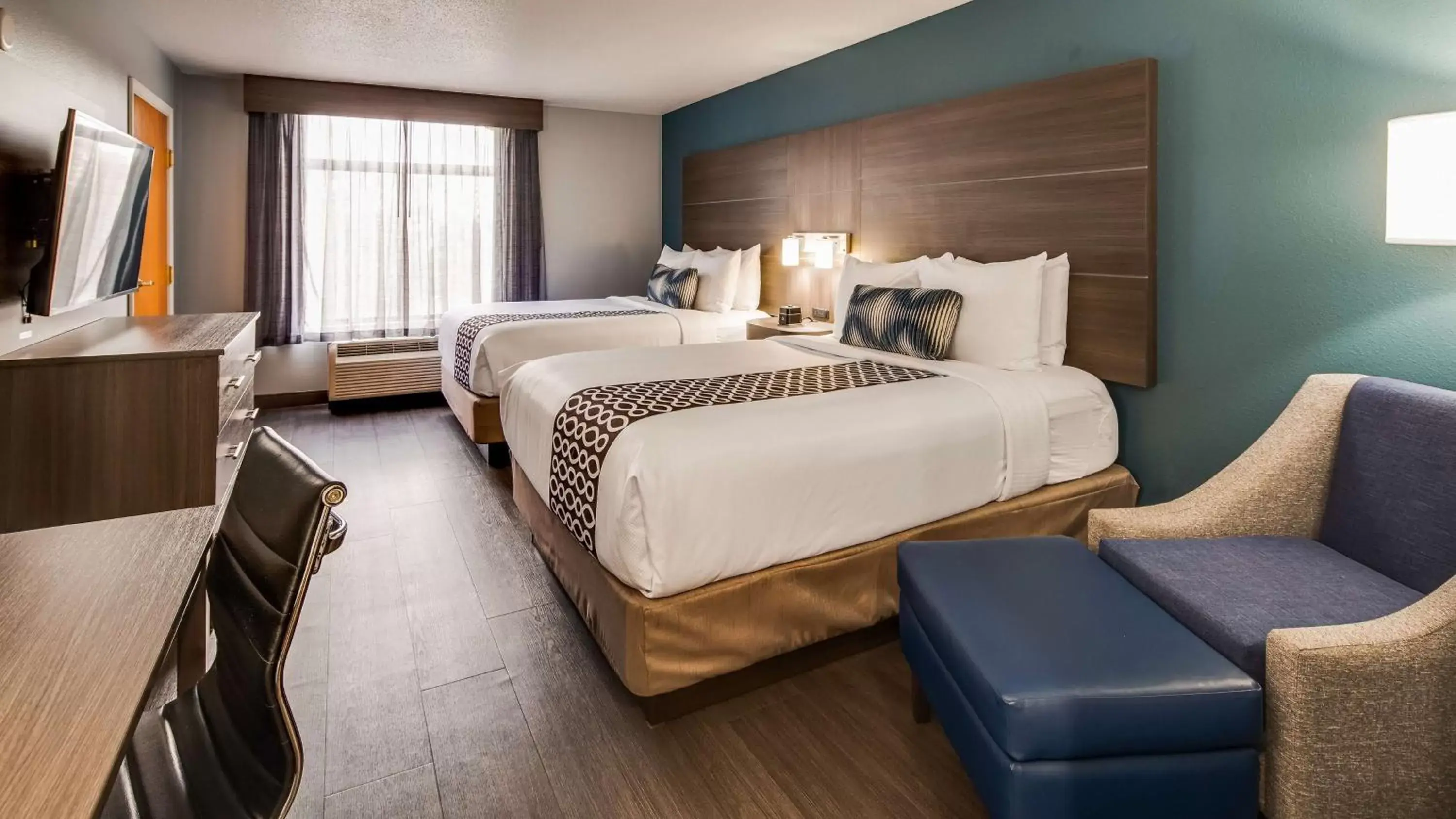 Bedroom in Best Western Plus Champaign/Urbana Inn