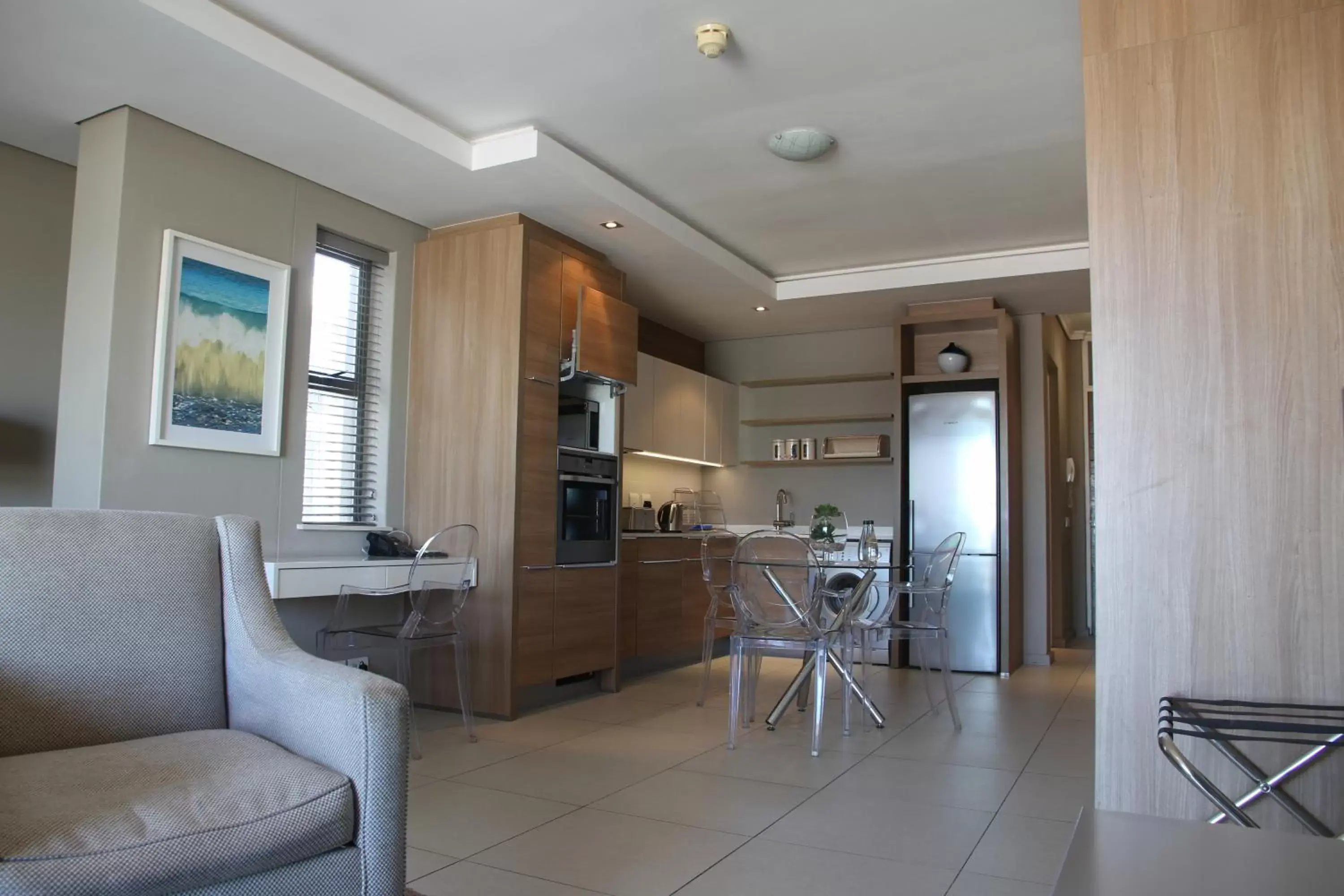 Kitchen or kitchenette, Kitchen/Kitchenette in The Residences at Crystal Towers