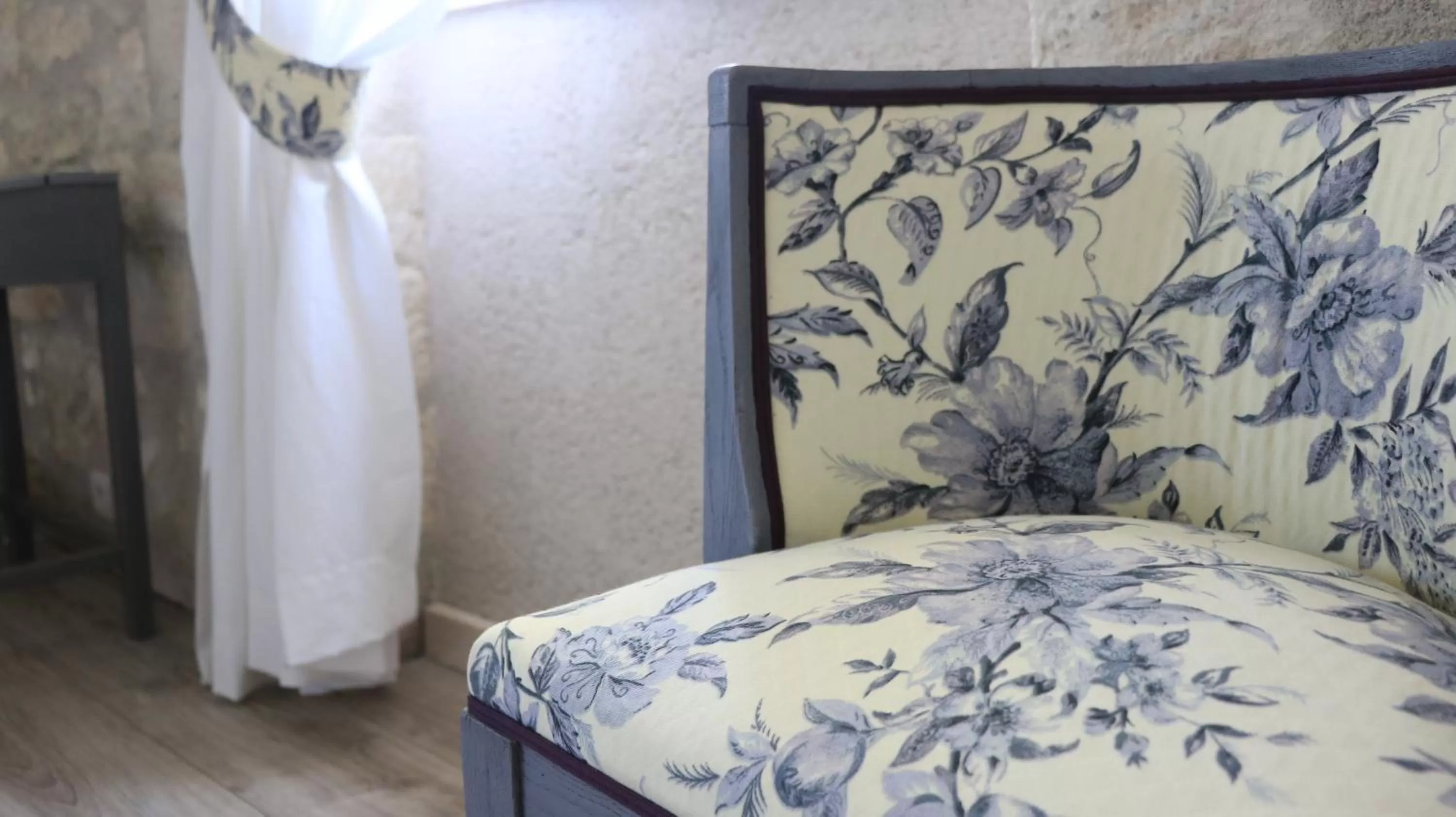 Decorative detail, Bed in Chambre d'hotes la Quercynoise