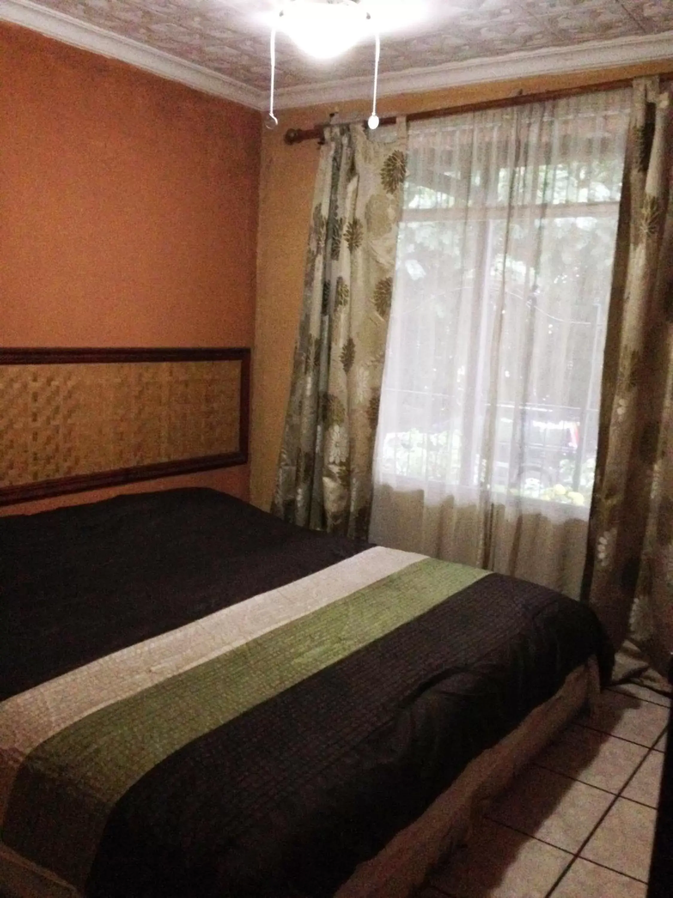 Photo of the whole room, Bed in Melrost Airport Bed & Breakfast