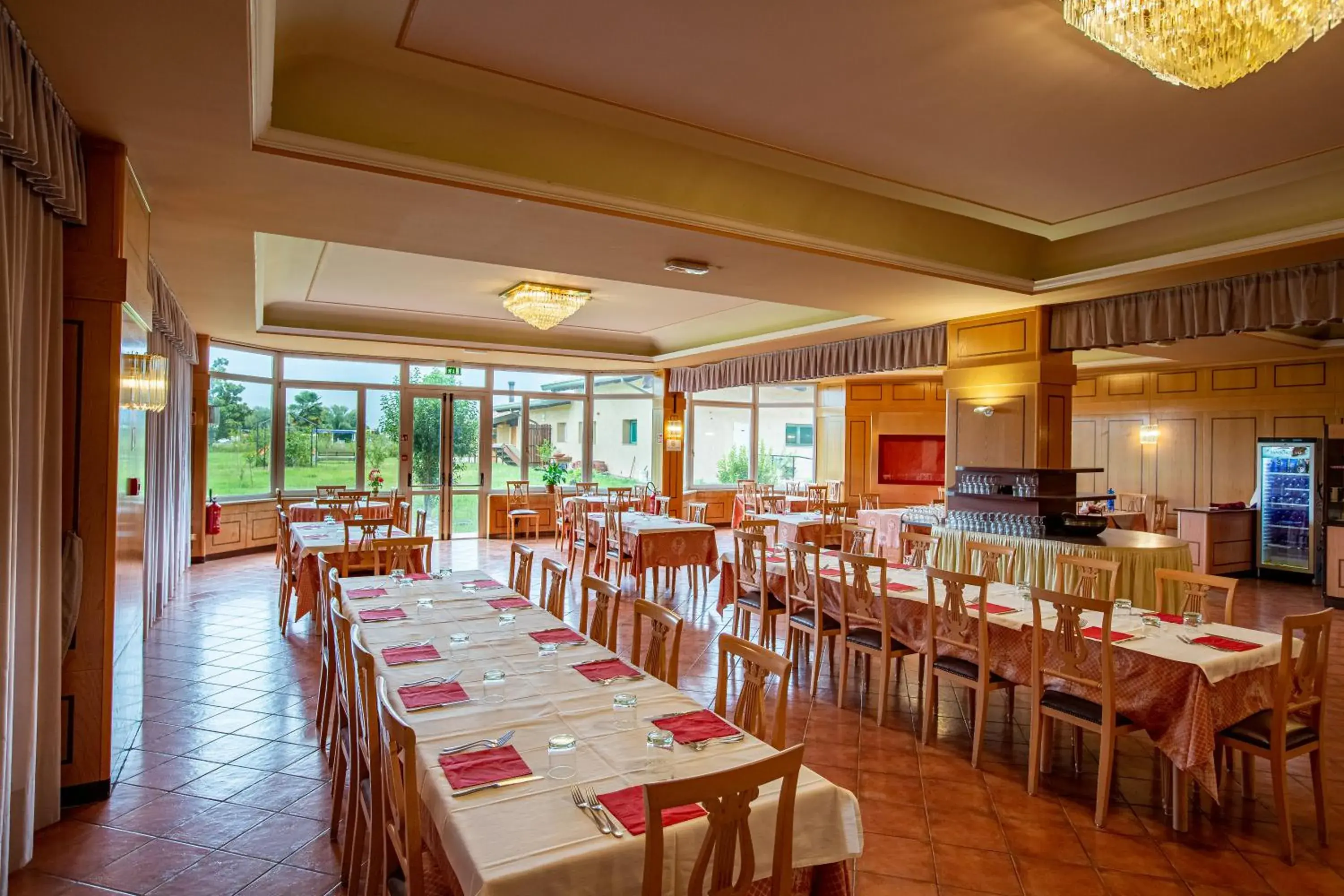 Restaurant/Places to Eat in Attianese Hotel Restaurant