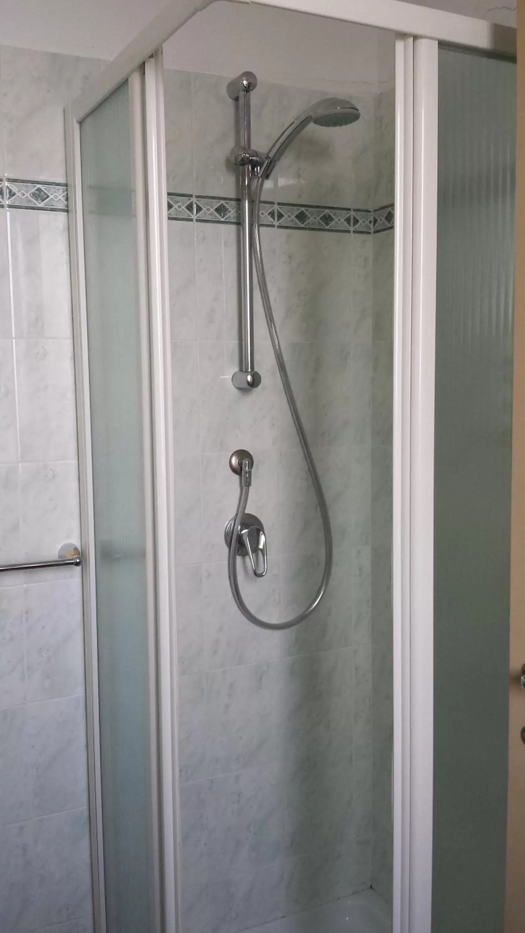 Shower, Bathroom in Hotel Mirabeau