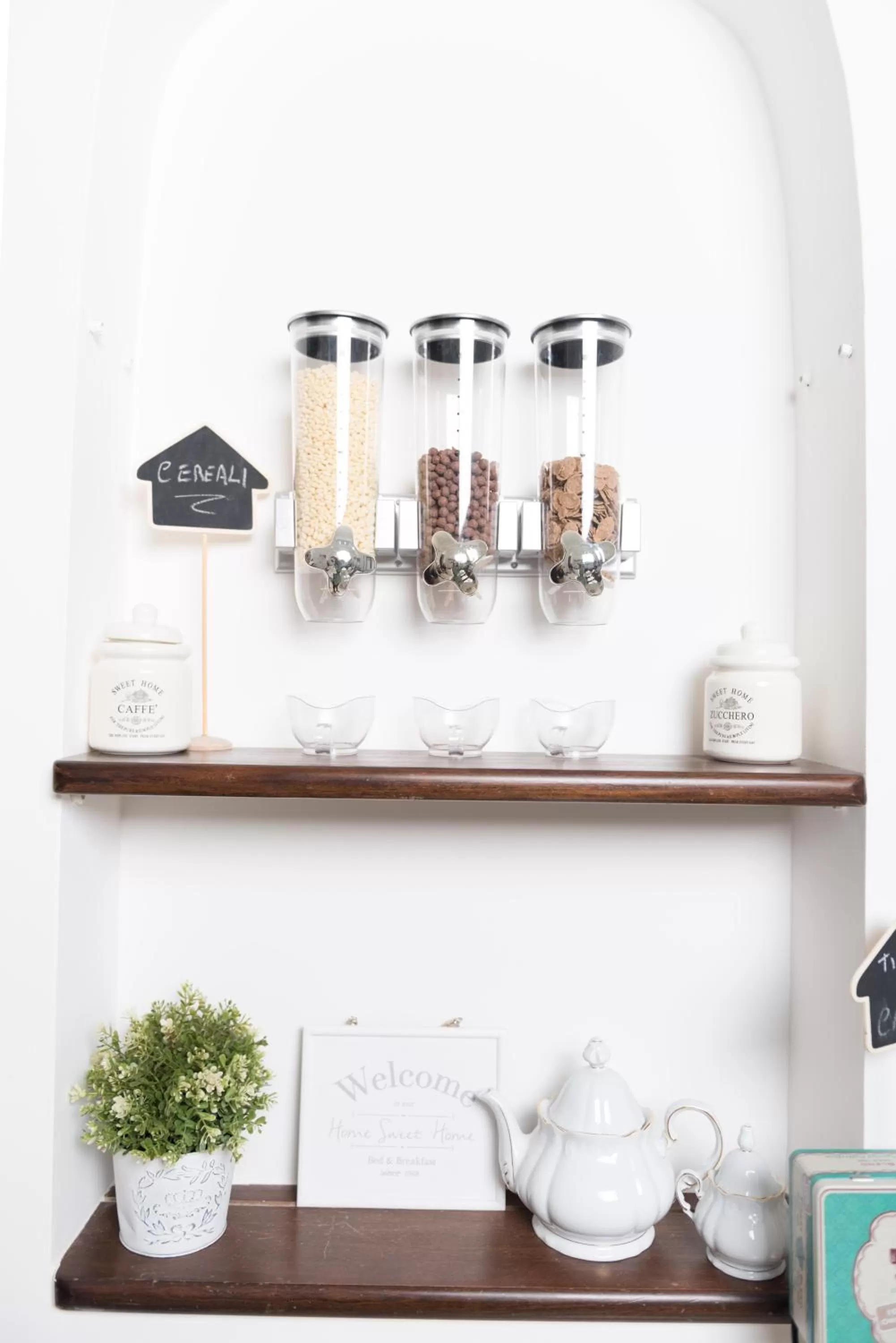 Coffee/tea facilities in Suite room