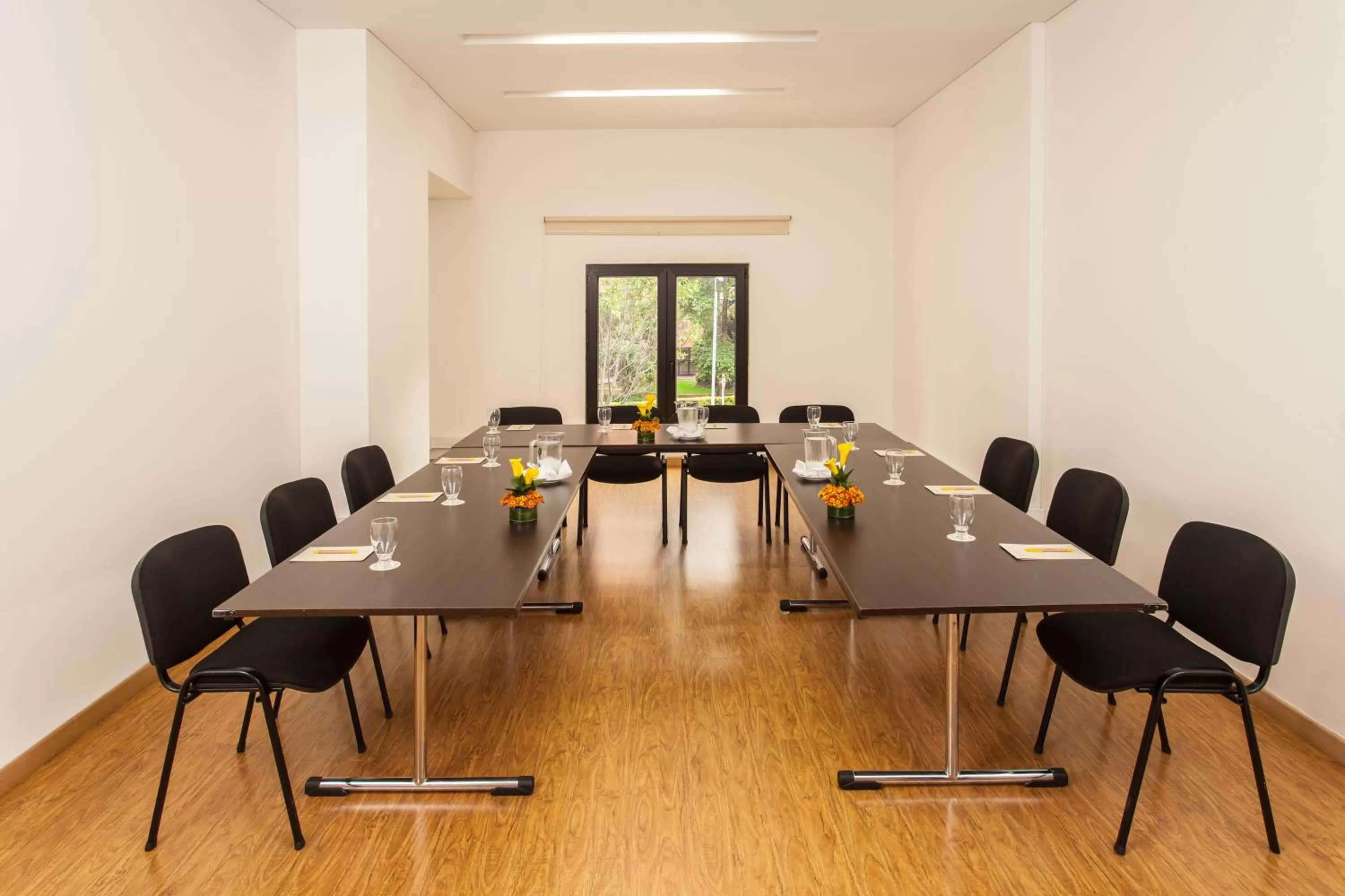 Business facilities in Hotel Rosales Plaza