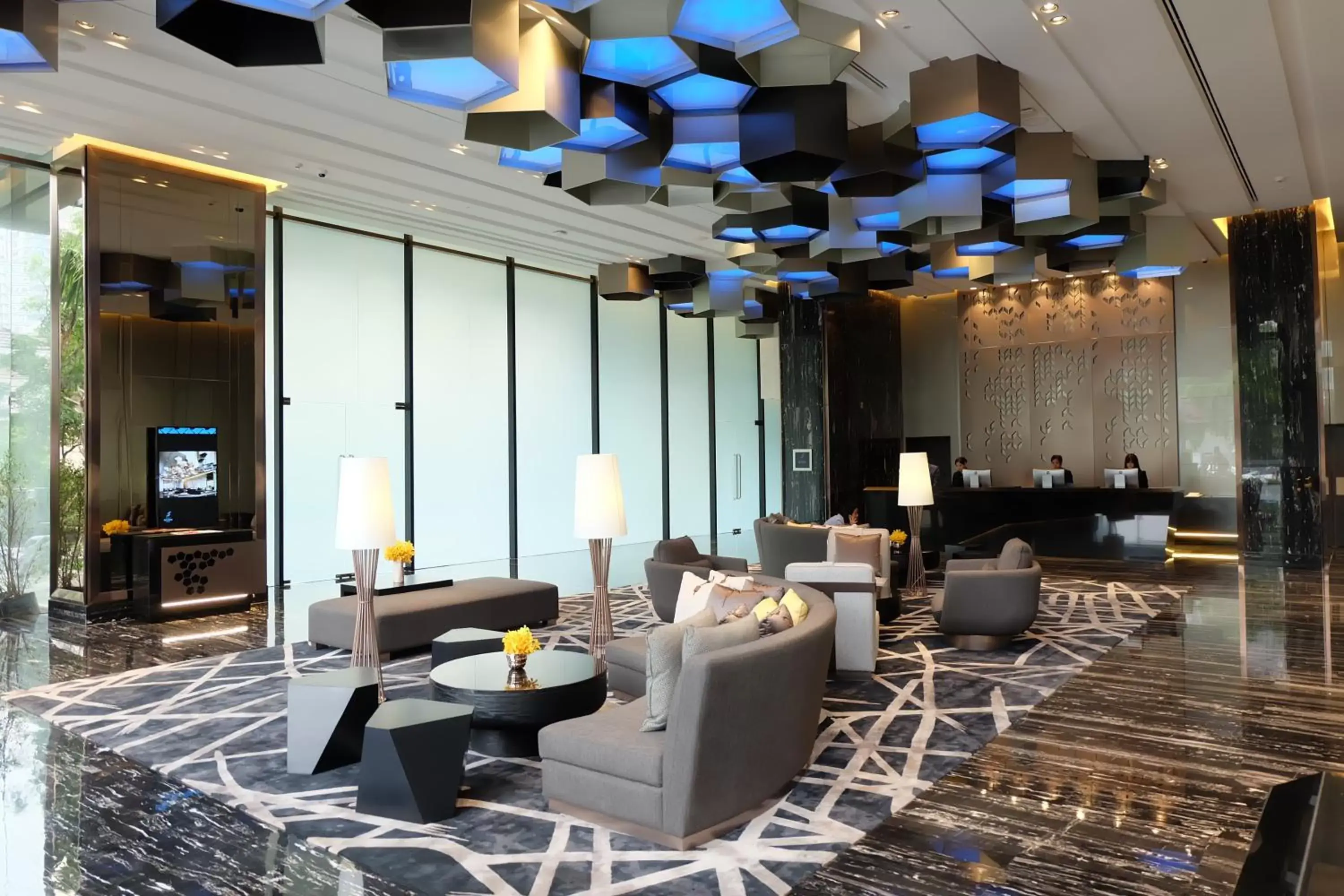 Lobby or reception, Restaurant/Places to Eat in SKYVIEW Hotel Bangkok - Em District