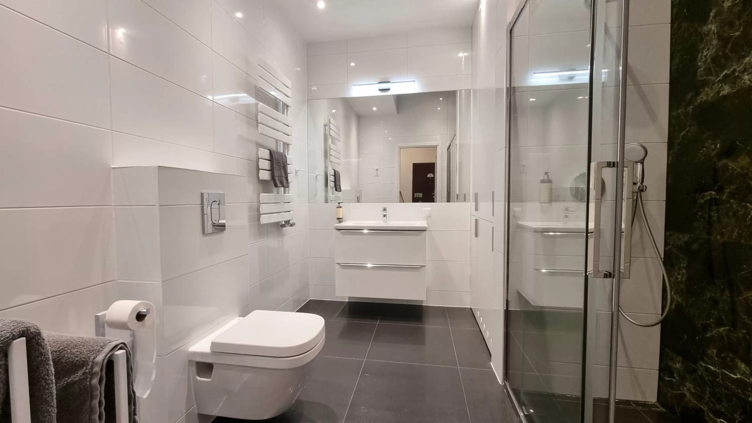 Shower, Bathroom in NOOK NOOK Apartments Katarzyny 2