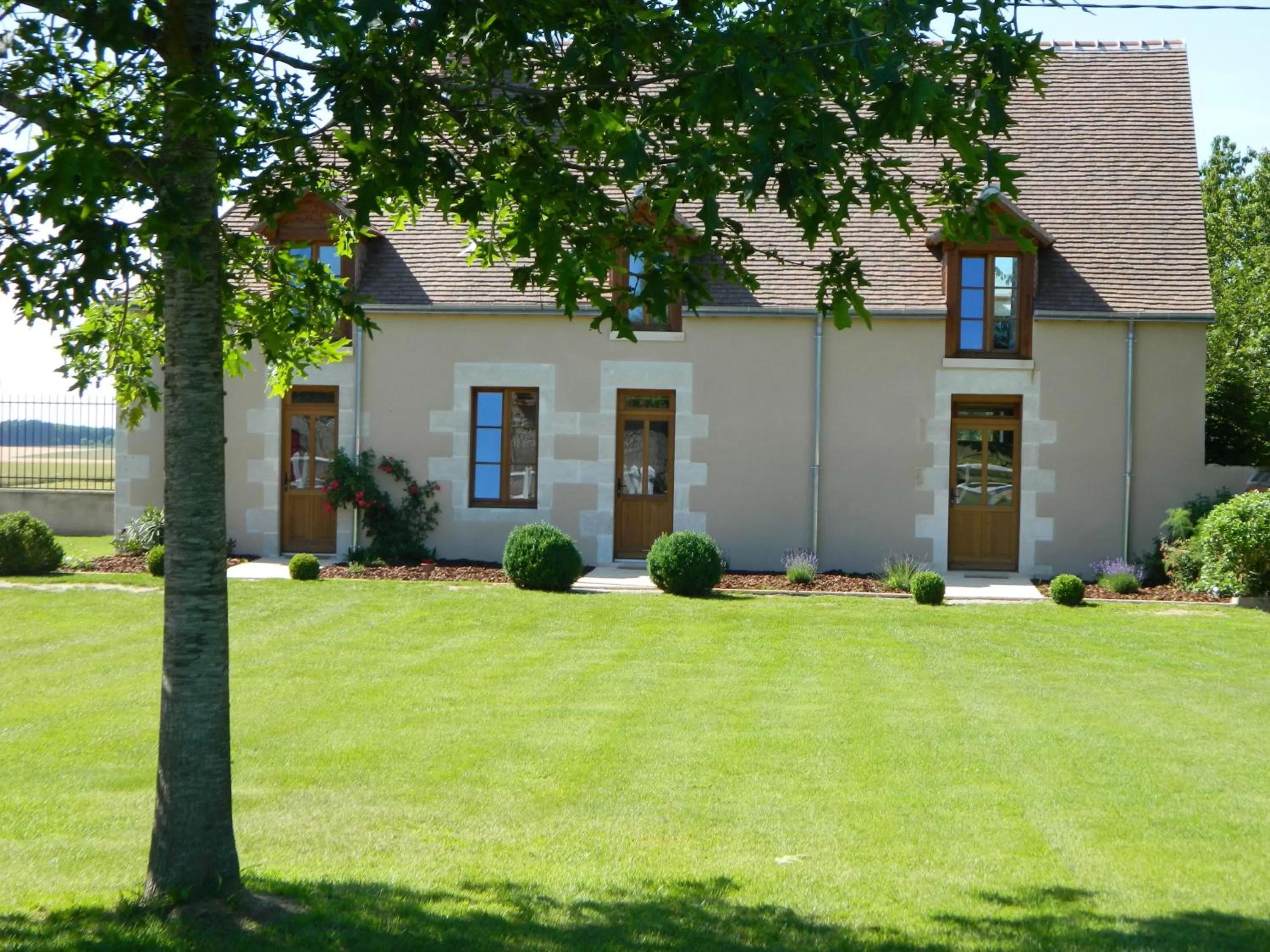 Facade/entrance, Property Building in Le Bout Du Monde