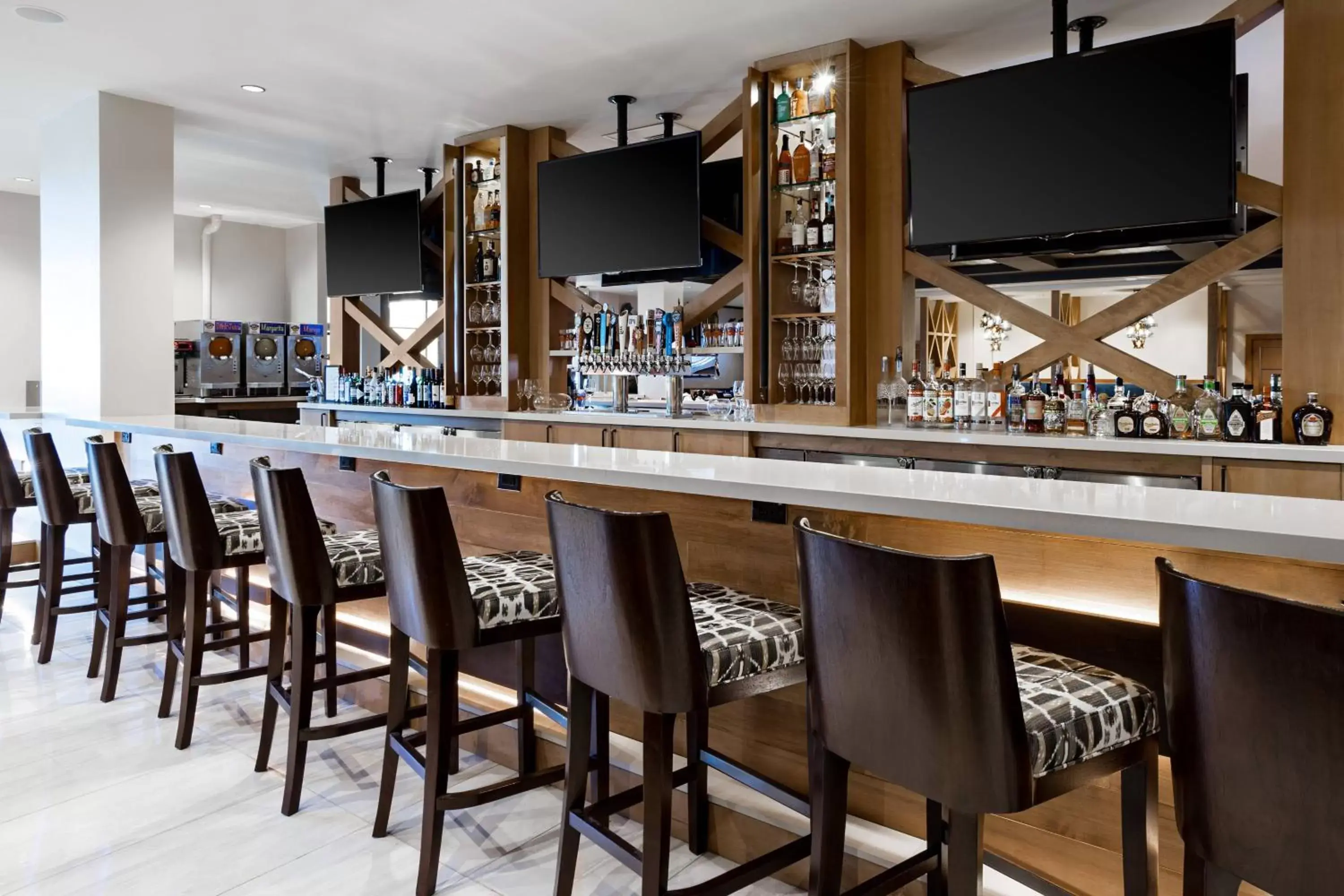 Kitchen or kitchenette, Lounge/Bar in Baton Rouge Marriott
