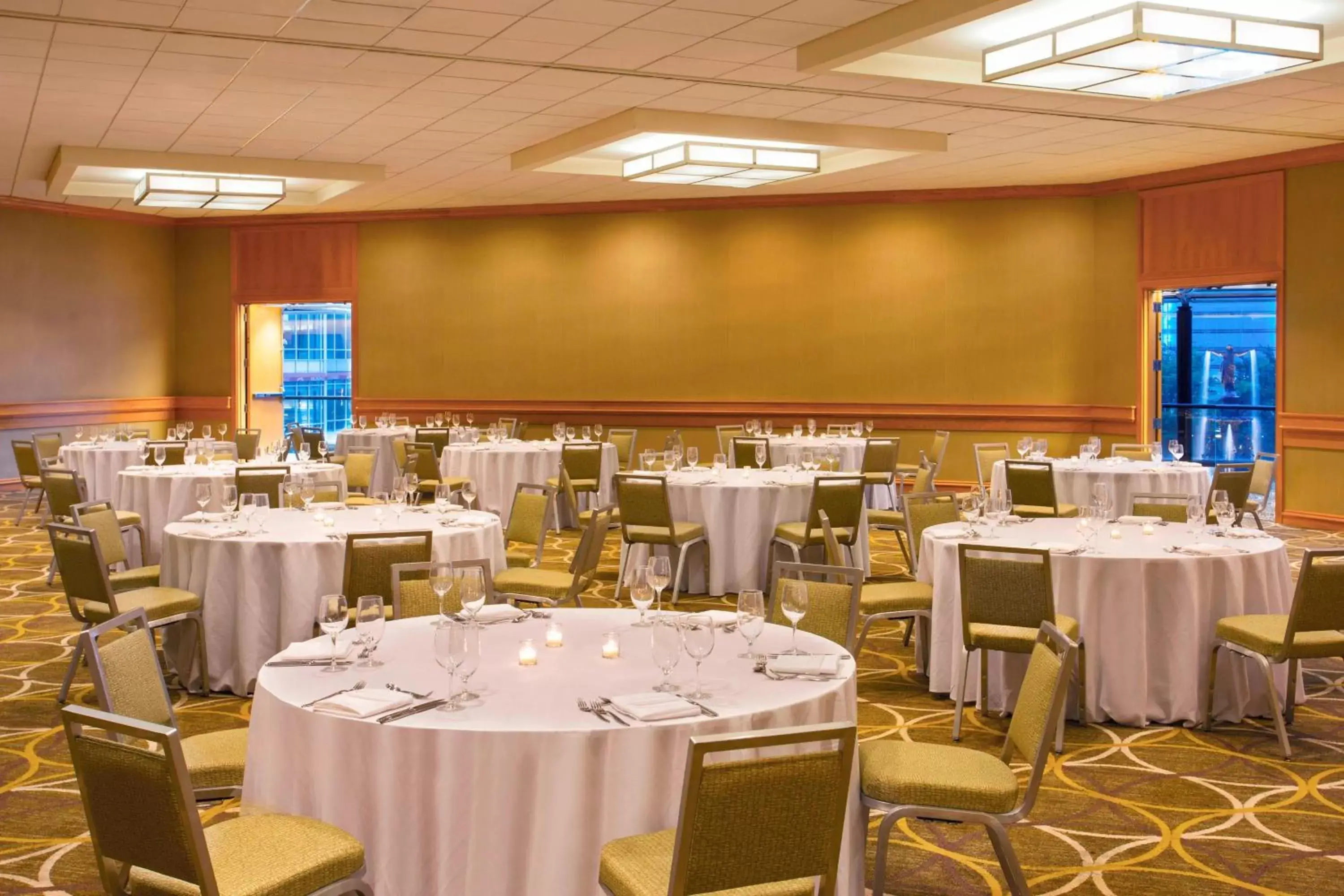 Meeting/conference room, Restaurant/Places to Eat in The Westin Cincinnati