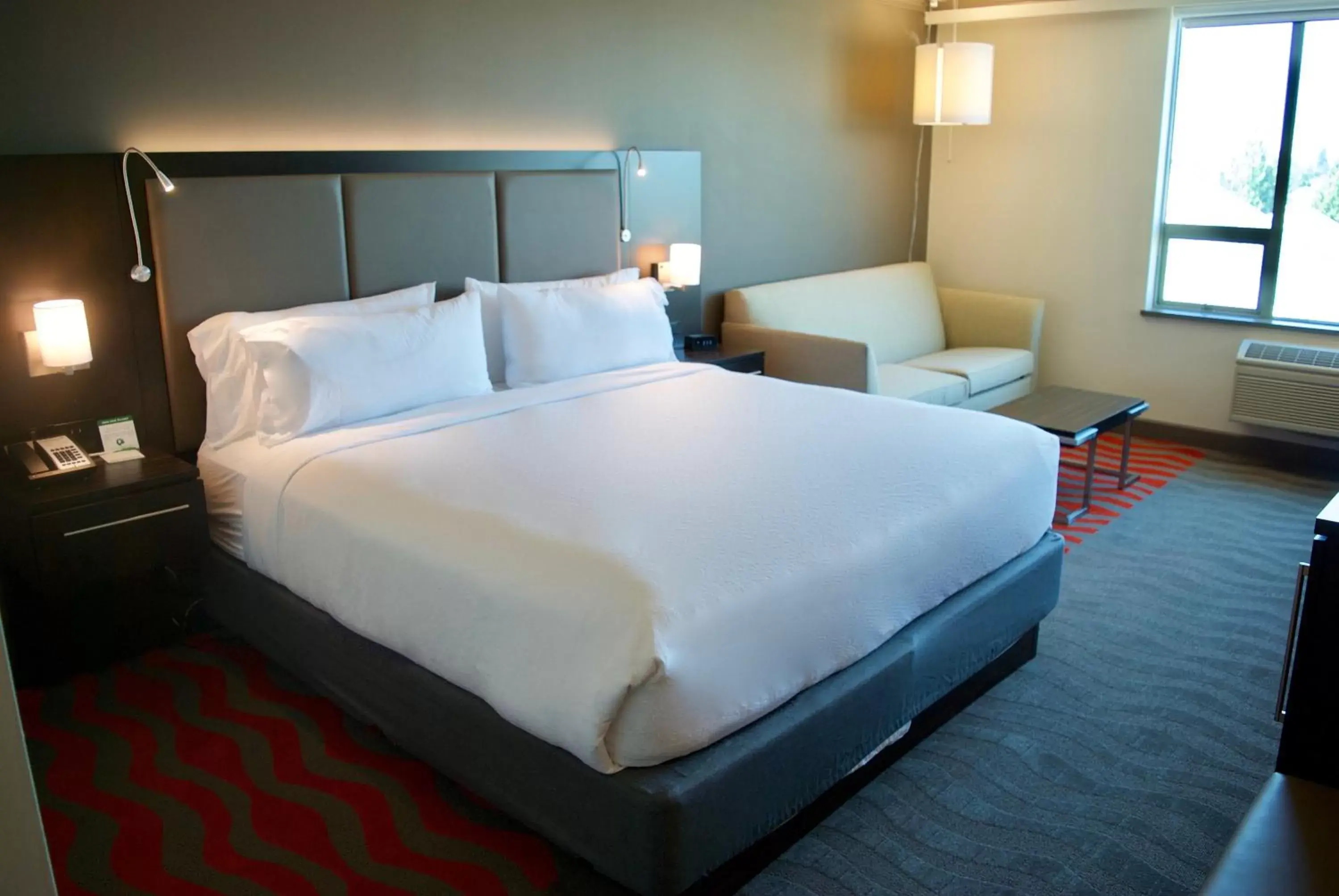 Photo of the whole room, Bed in Holiday Inn Vancouver Airport Richmond, an IHG Hotel