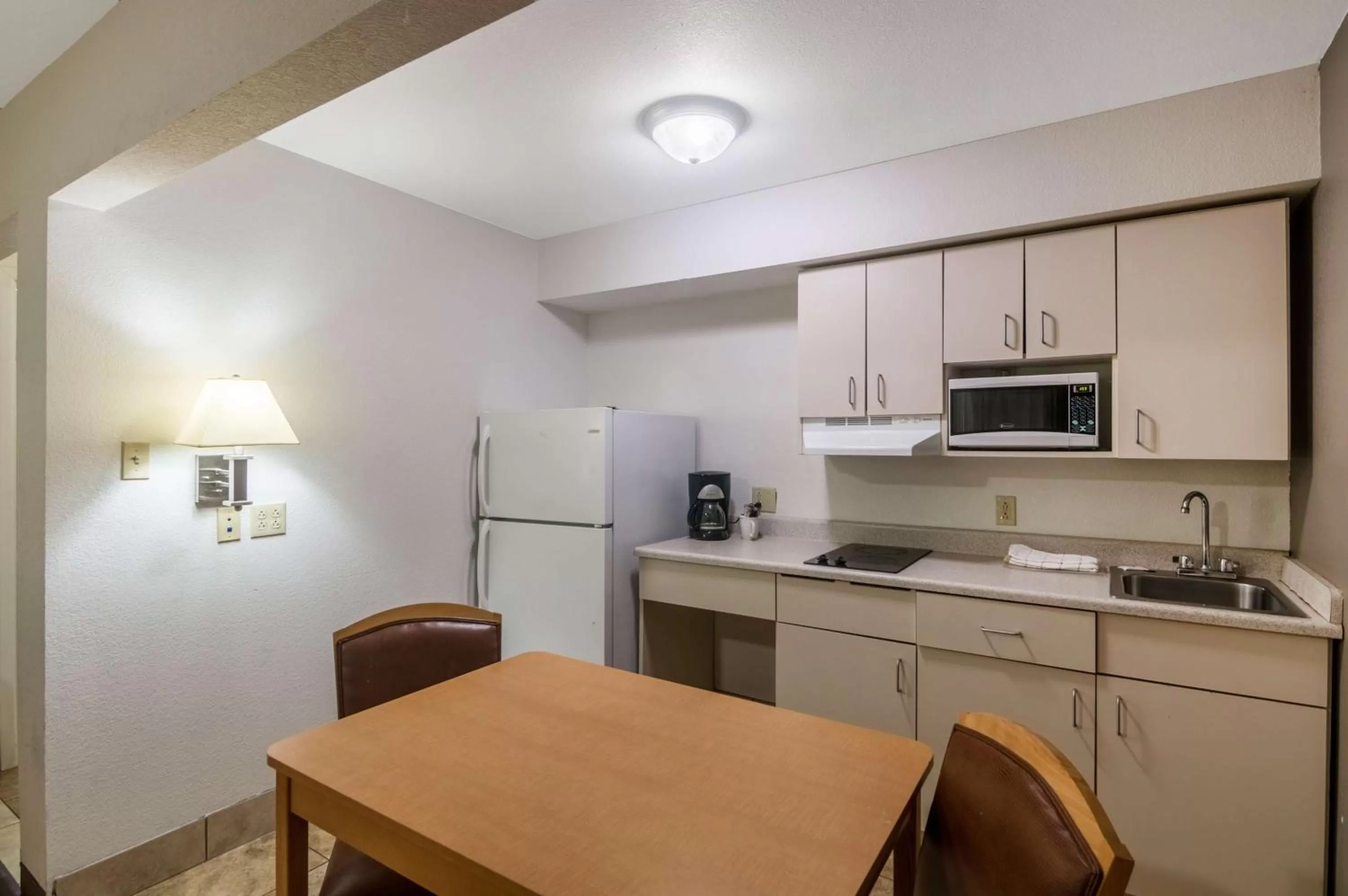 Kitchen or kitchenette in Blue Bonnet Suites -Lubbock, TX - Medical Center
