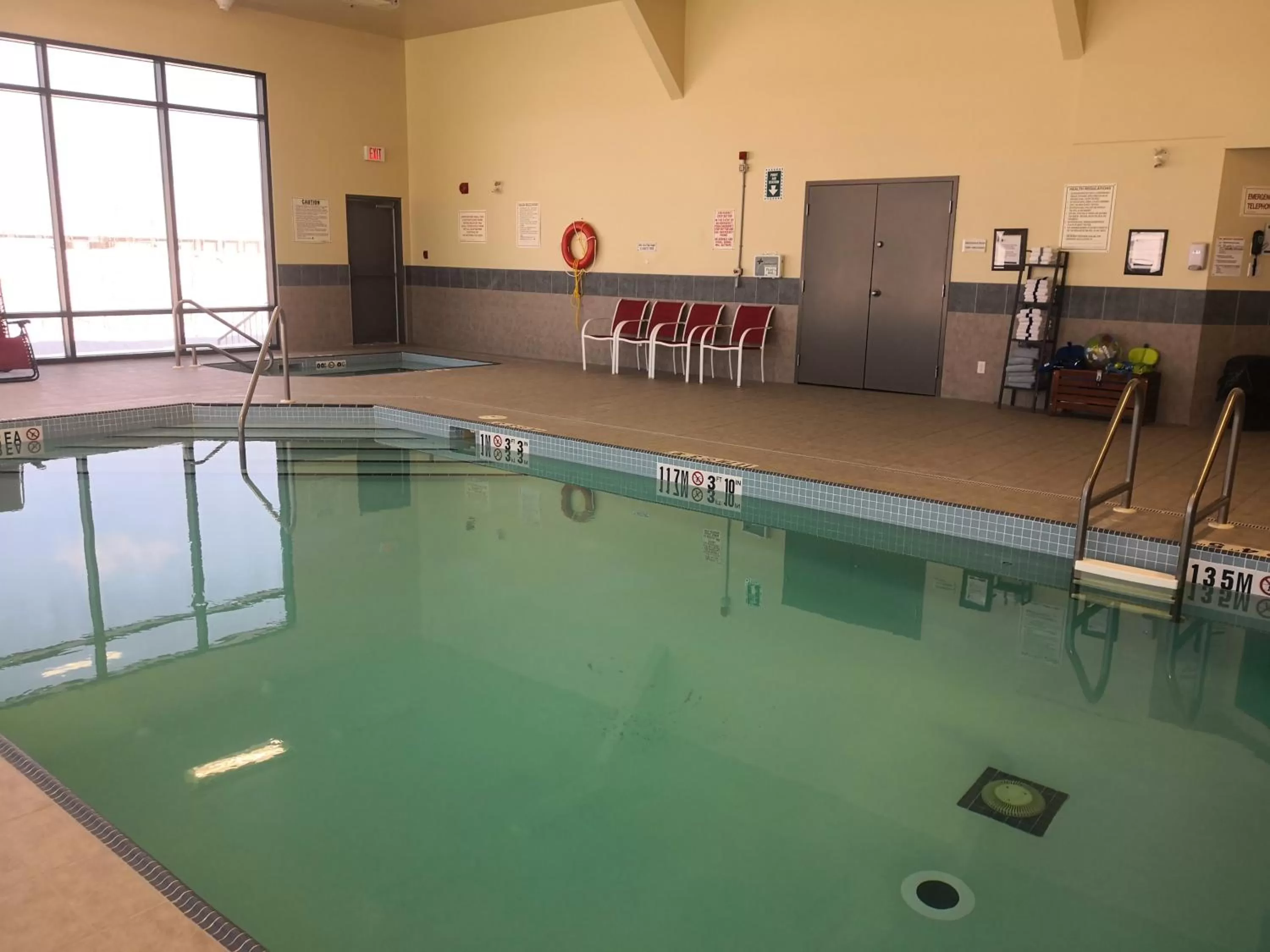 Swimming pool in Quality Inn & Suites
