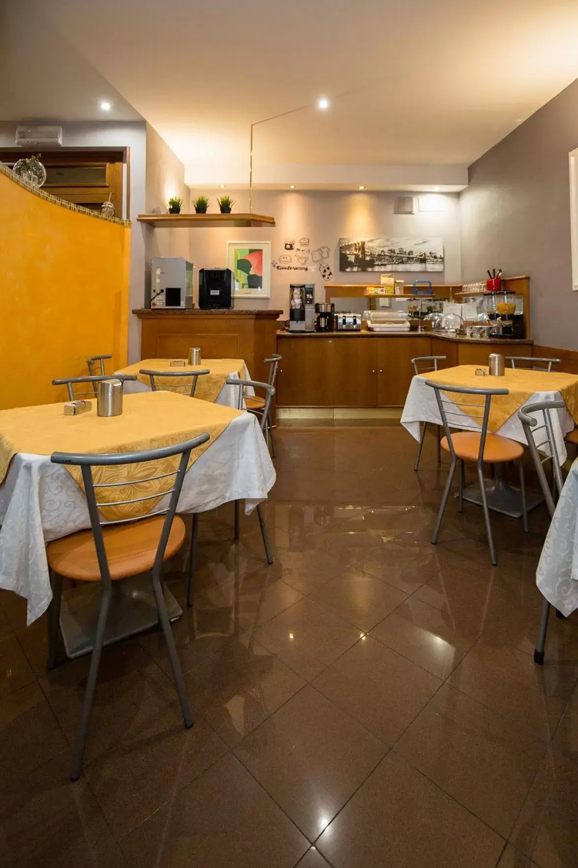 Restaurant/Places to Eat in Hotel Angelica " Stazione Santa Maria Novella "
