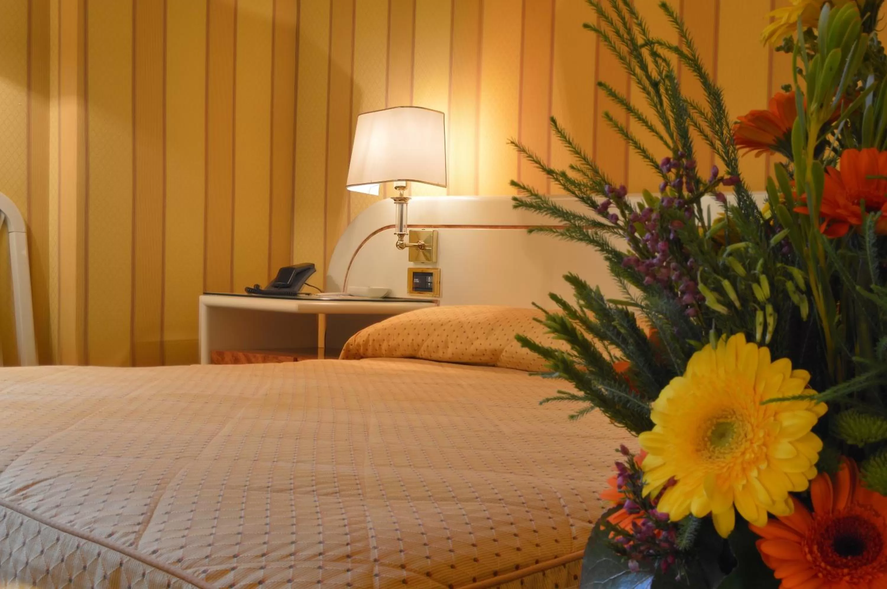 Photo of the whole room, Bed in Grand Hotel Vesuvio