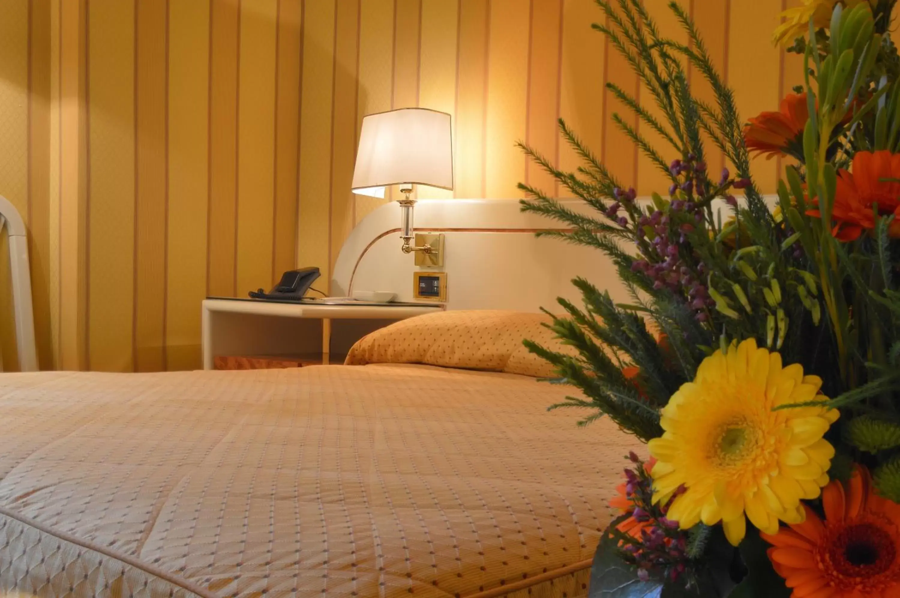 Photo of the whole room, Bed in Grand Hotel Vesuvio