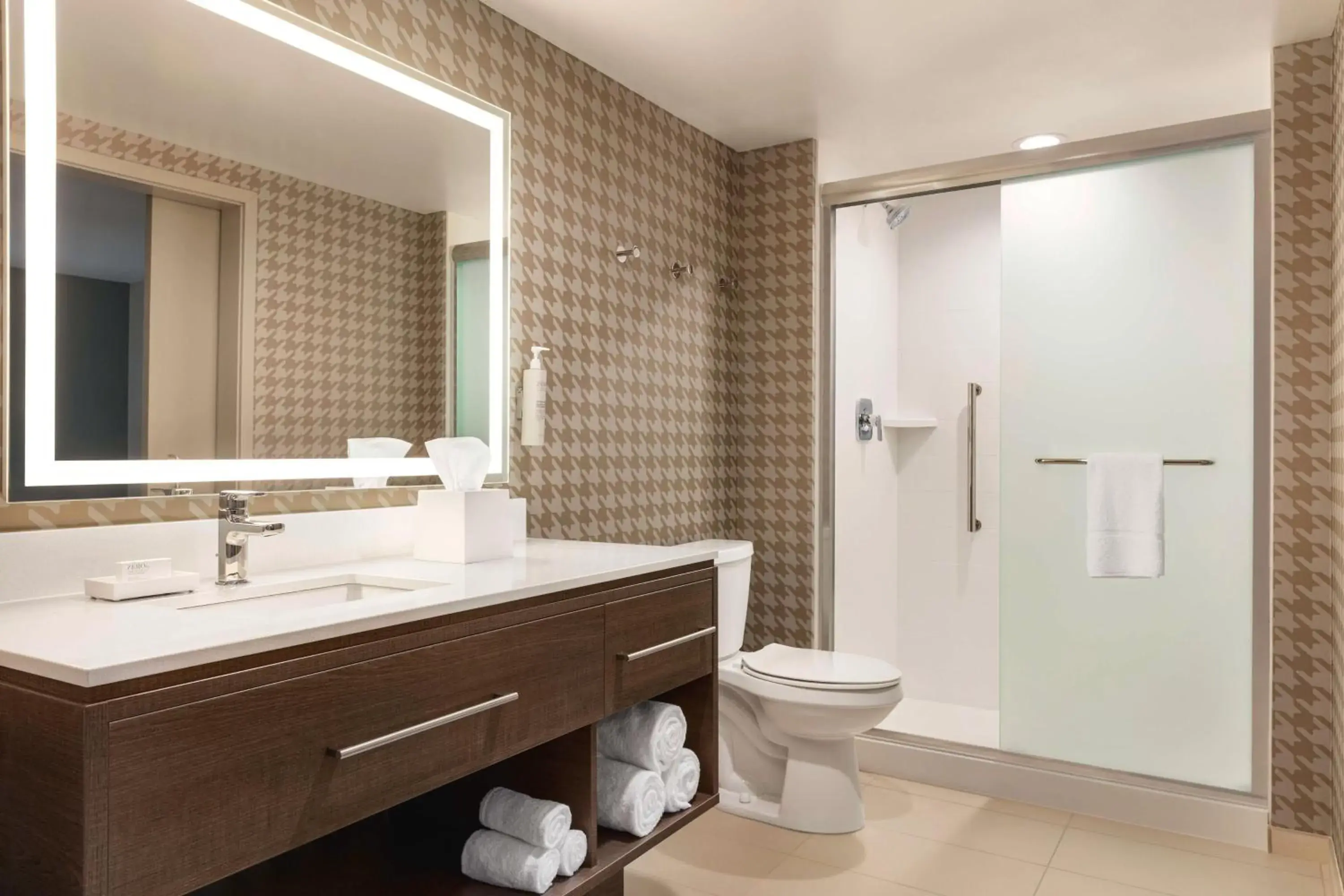 Bathroom in Home2 Suites By Hilton Milwaukee West