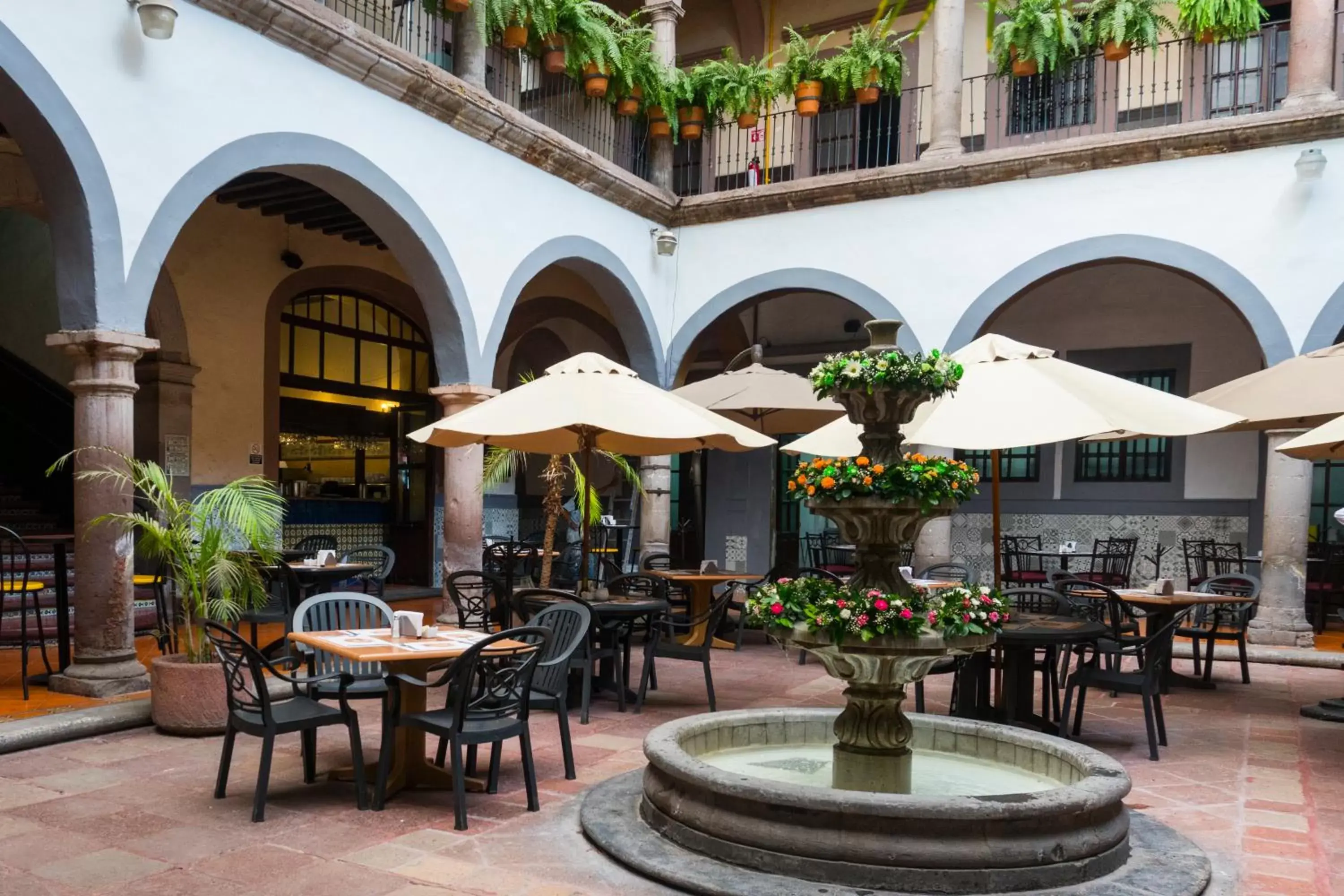 Patio, Restaurant/Places to Eat in Hotel Hidalgo