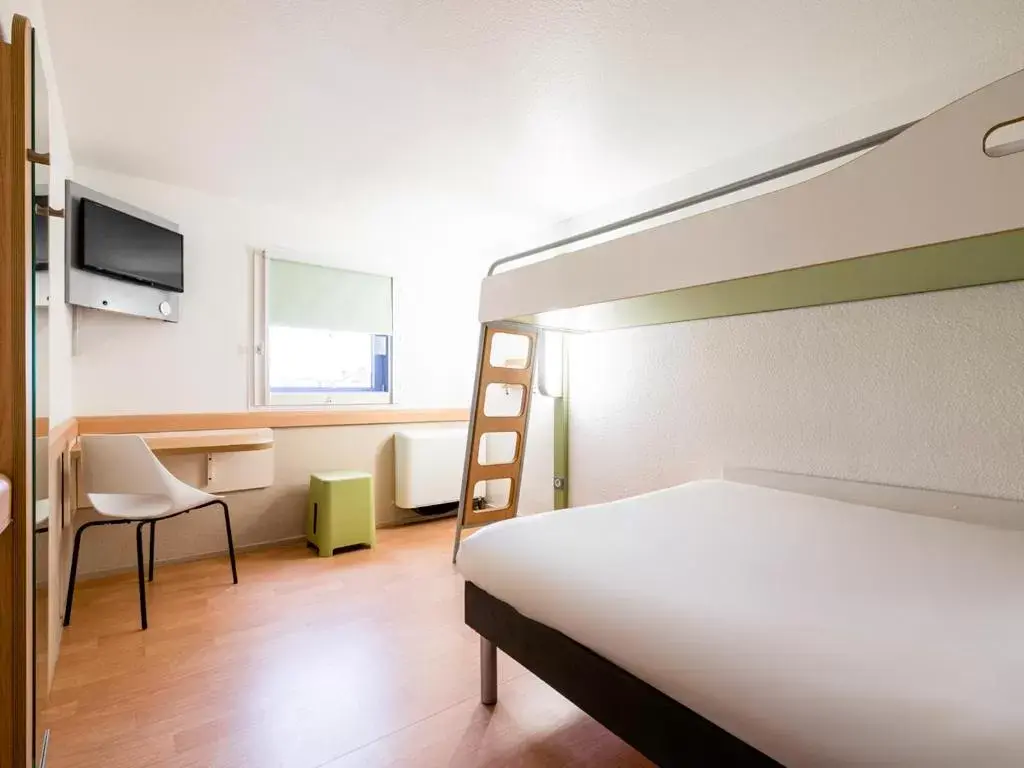 Photo of the whole room, Bunk Bed in ibis budget Bordeaux Centre Mériadeck