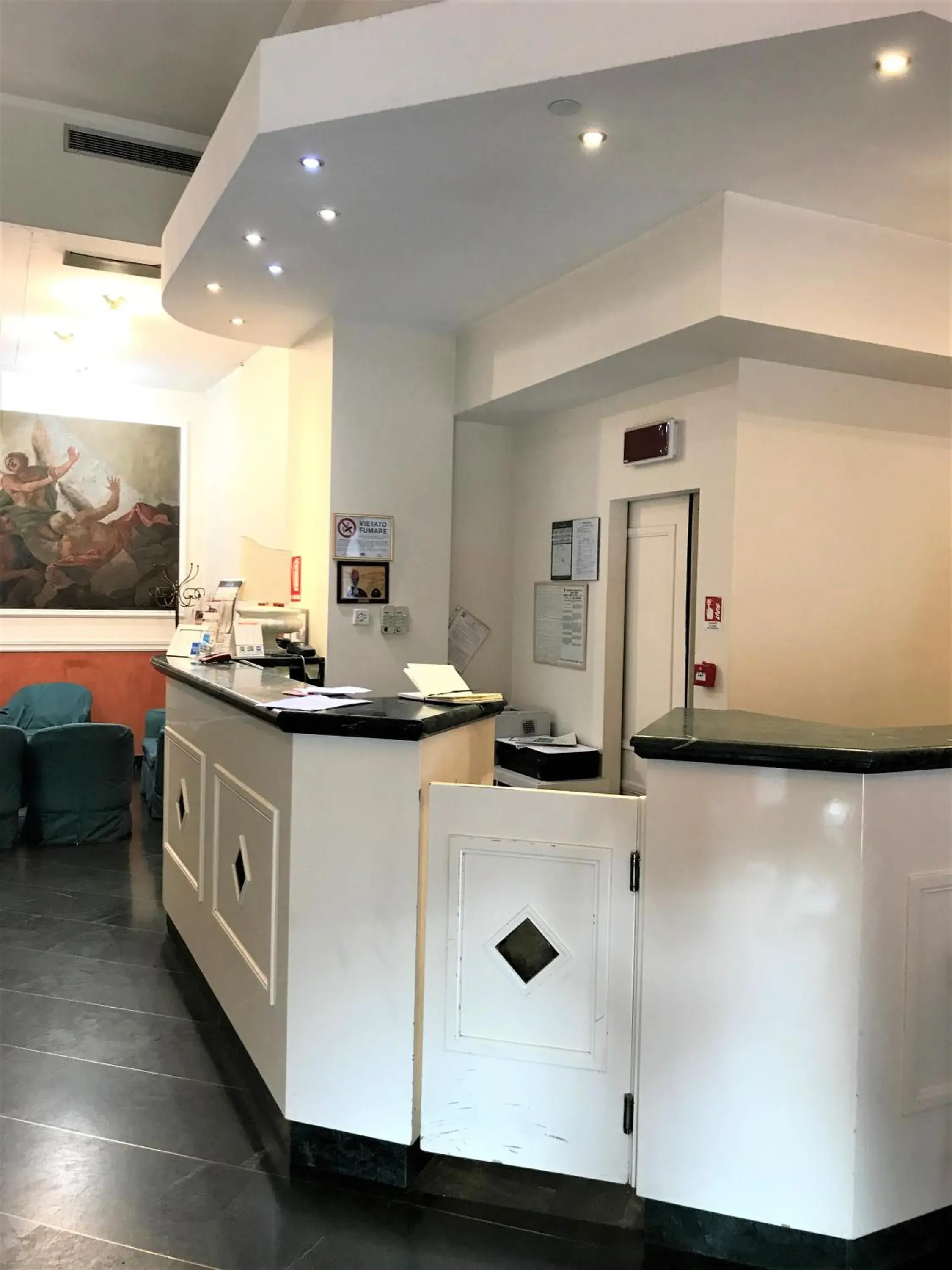 Lobby or reception, Kitchen/Kitchenette in Hotel San Felice