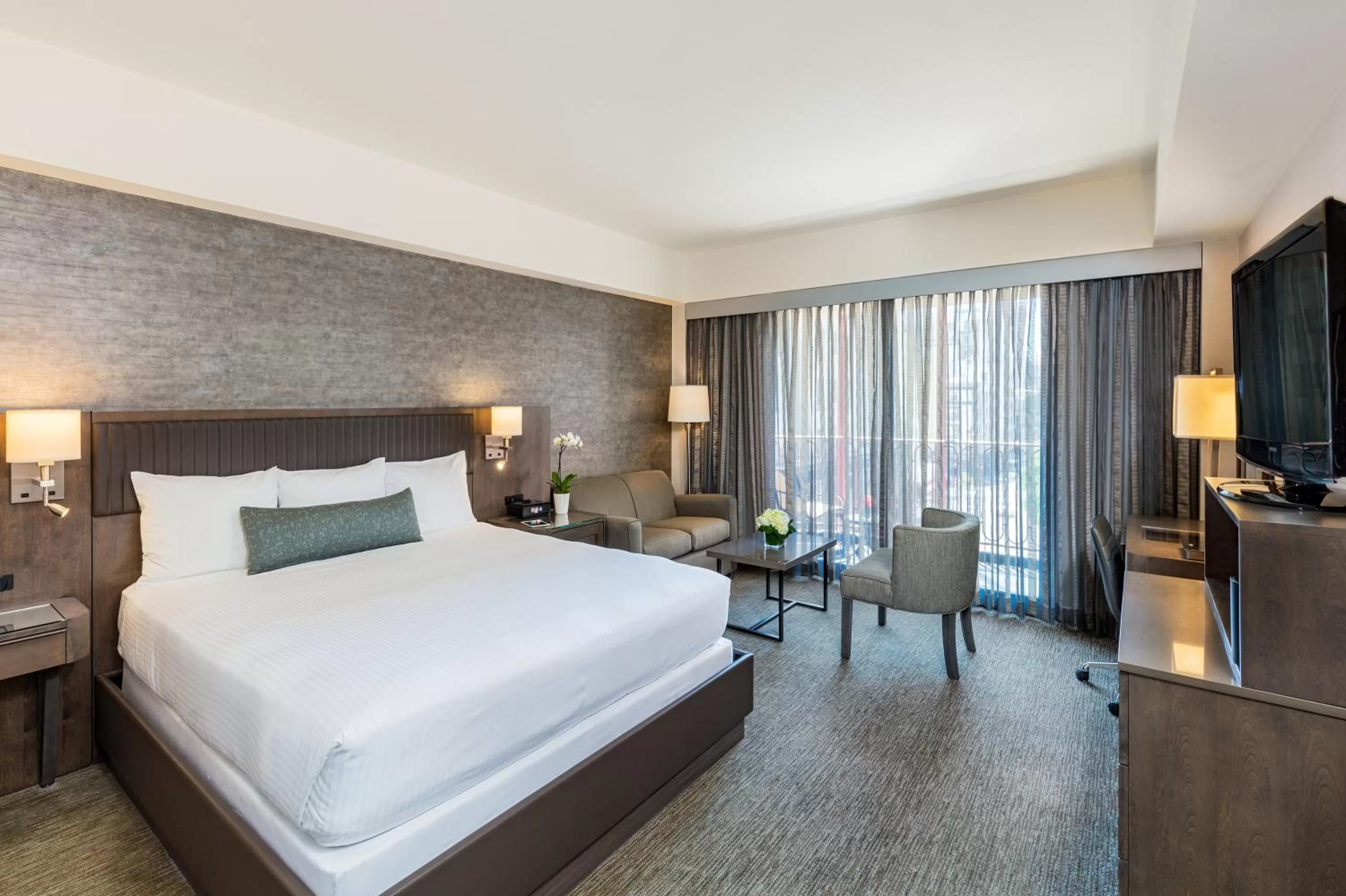 Bedroom, Bed in Handlery Union Square Hotel