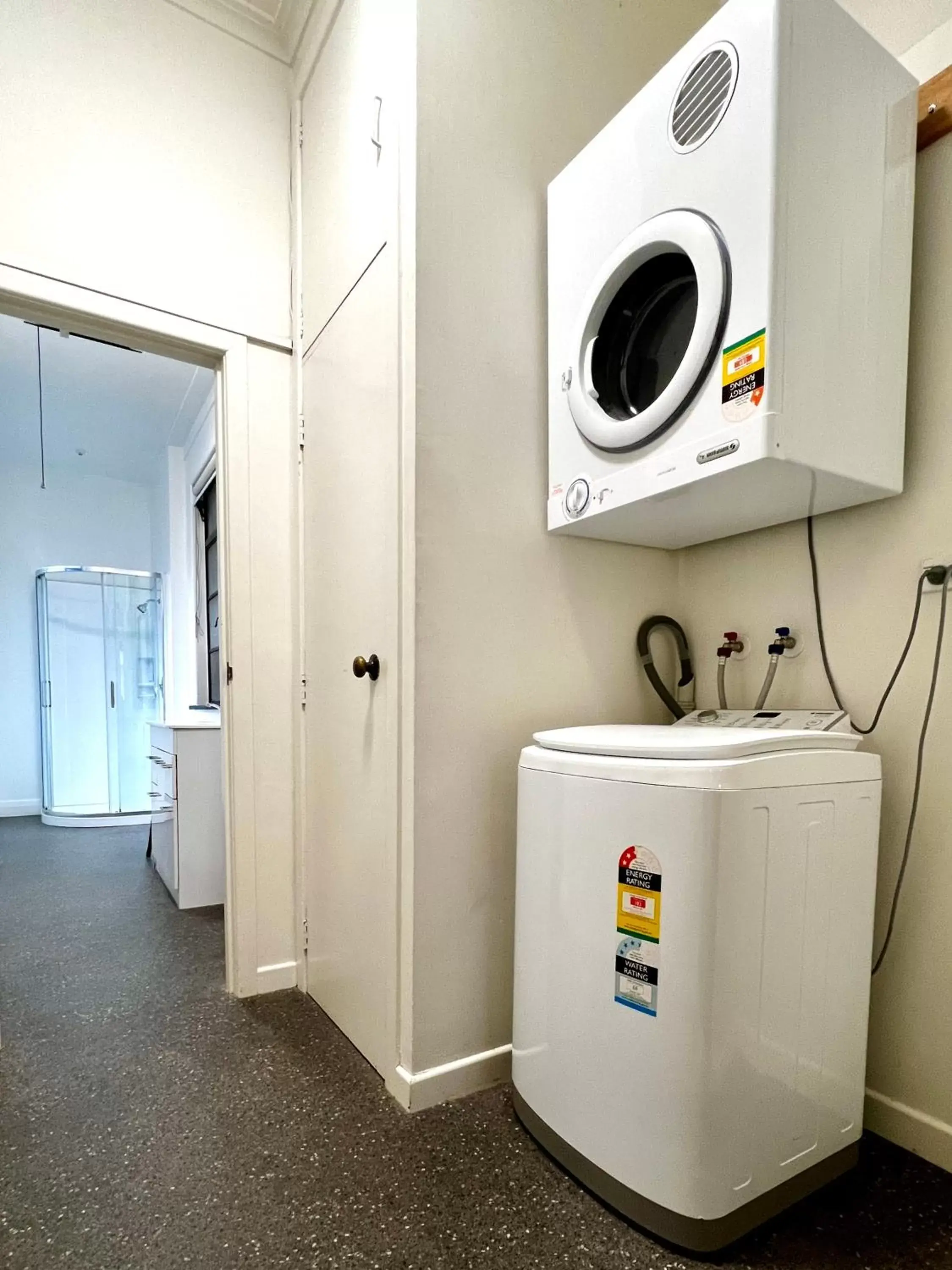 washing machine, Kitchen/Kitchenette in Law Courts Hotel