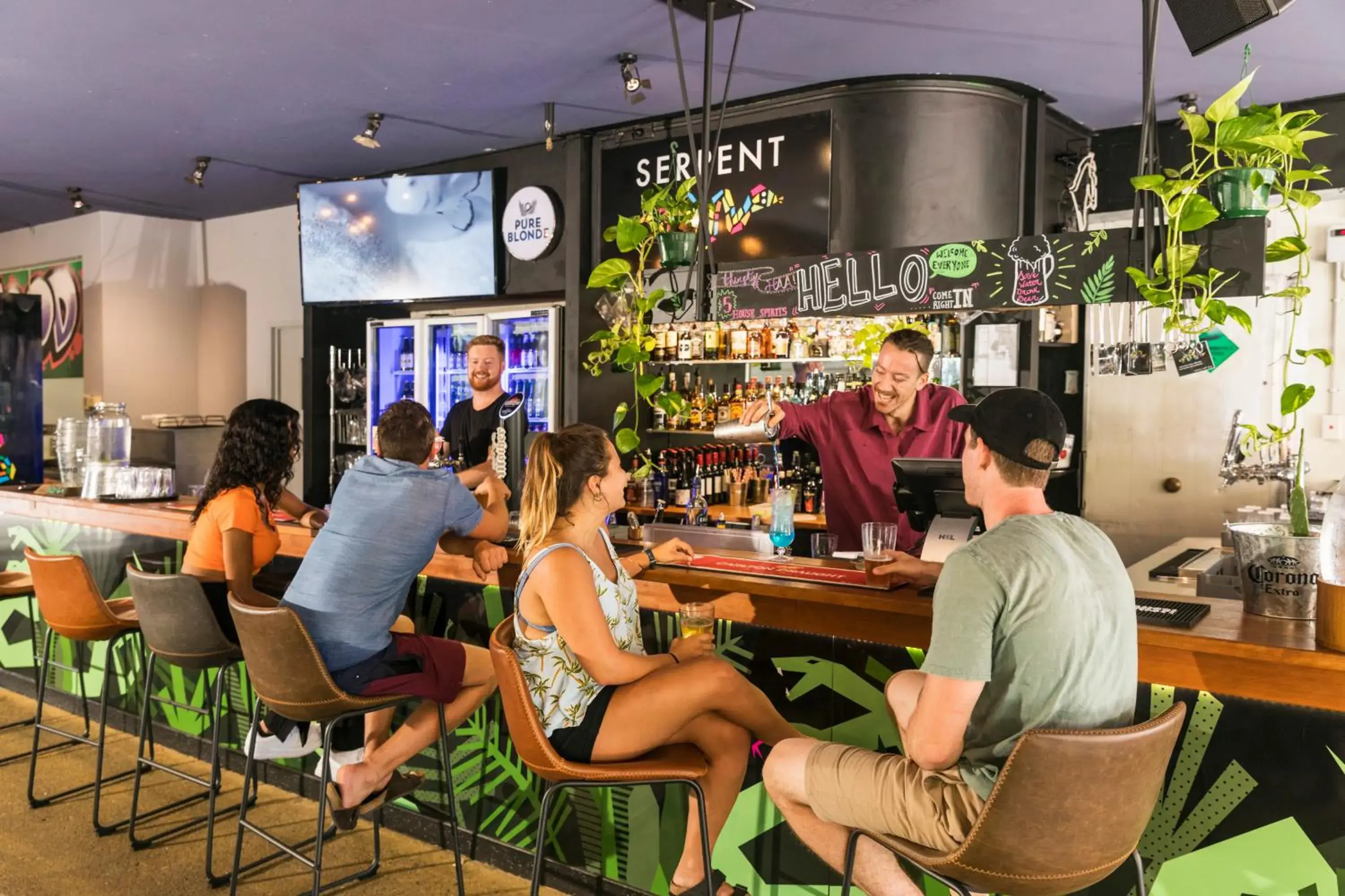 Lounge or bar in Summer House Backpackers Cairns