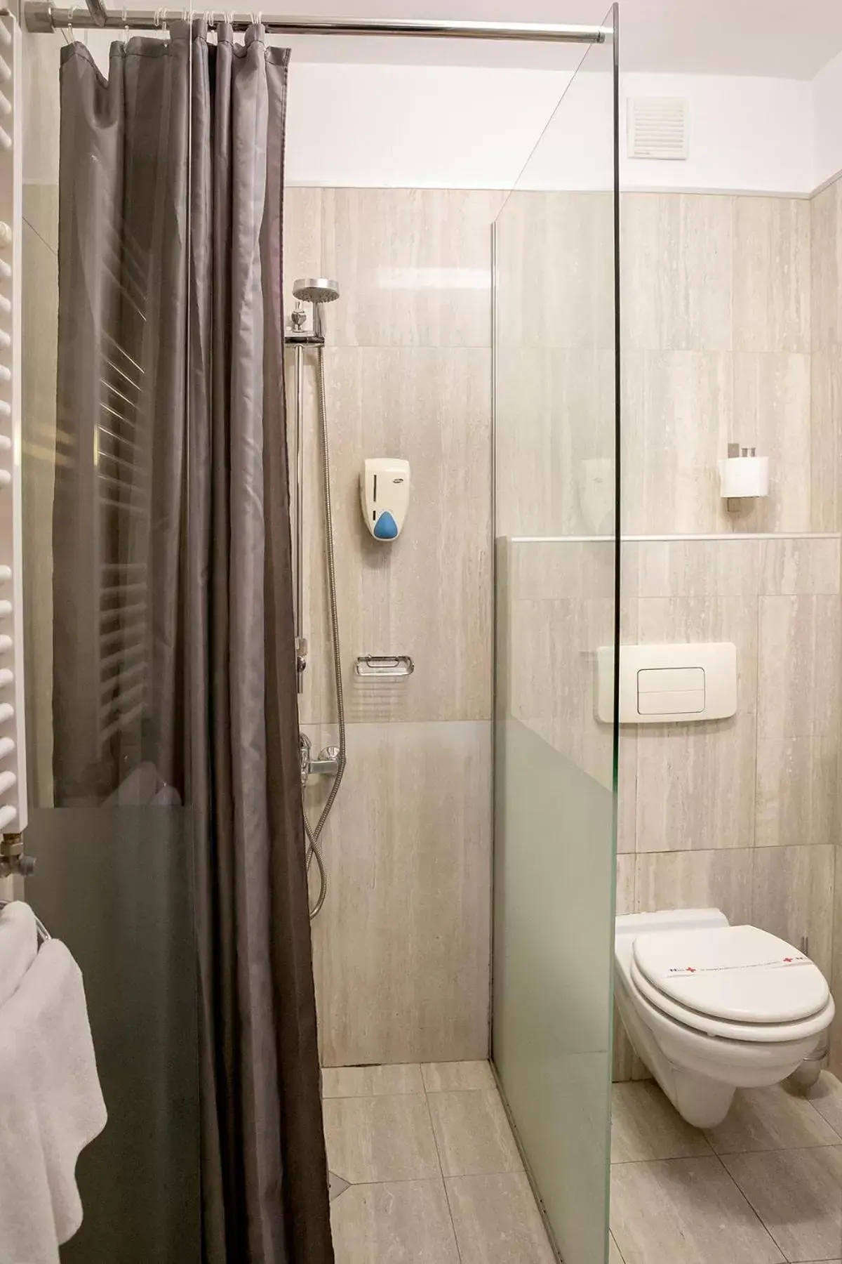 Shower, Bathroom in Hotel Niky