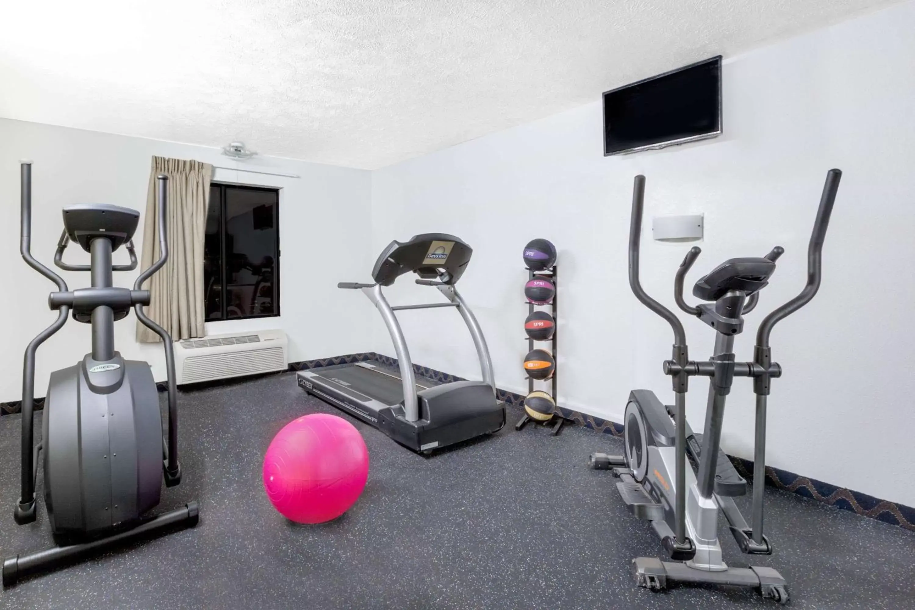Fitness centre/facilities, Fitness Center/Facilities in Days Inn by Wyndham Warrensburg