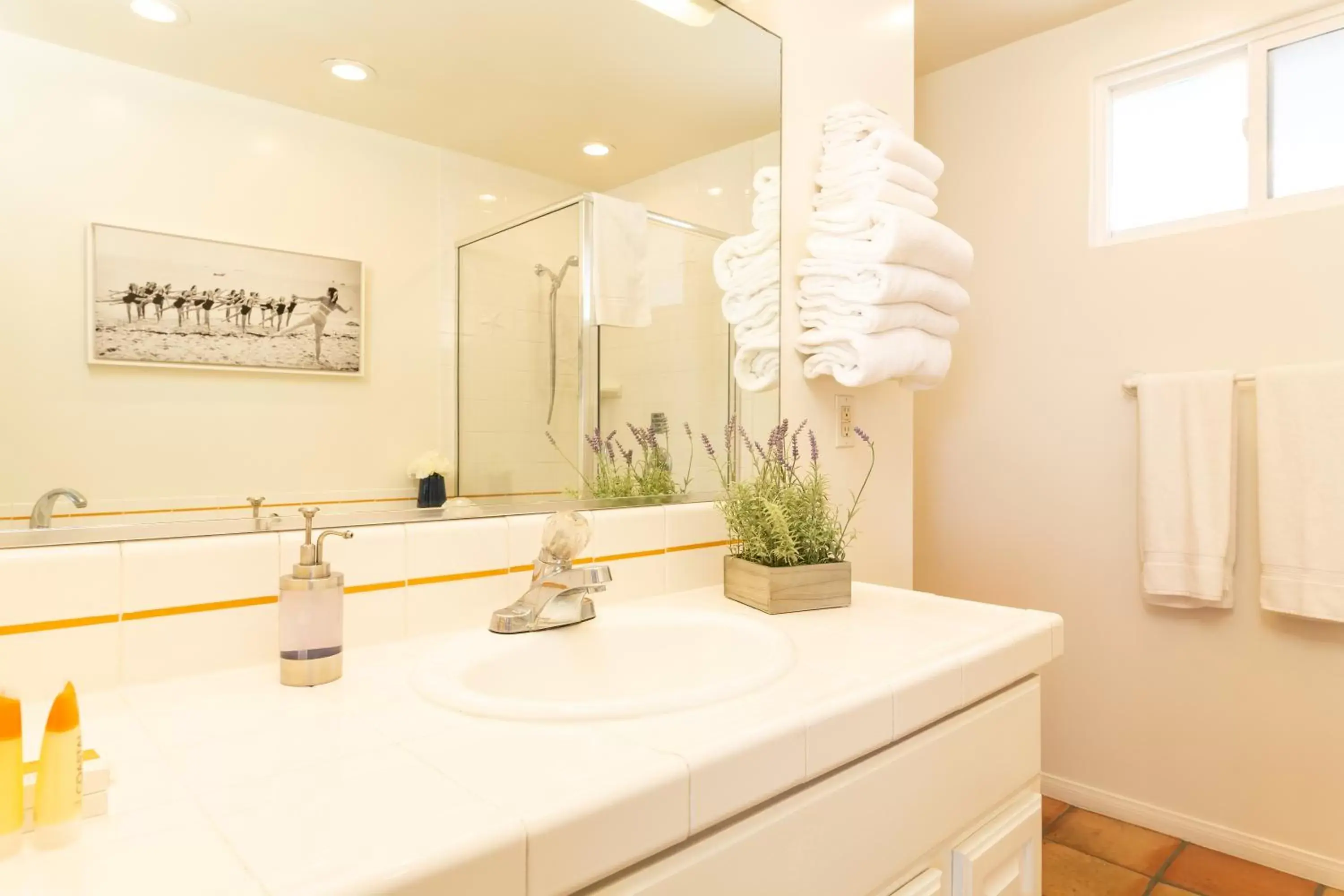 Bathroom in The Sea View Inn At The Beach