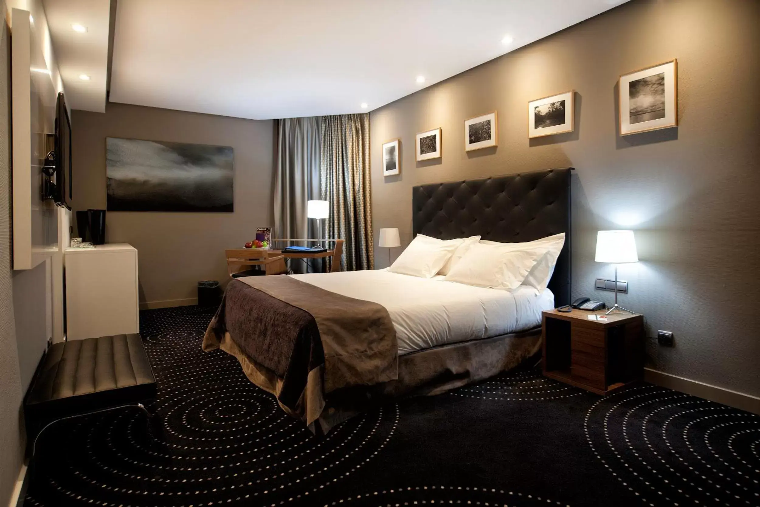 Bedroom, Bed in Hotel Silken Amara Plaza