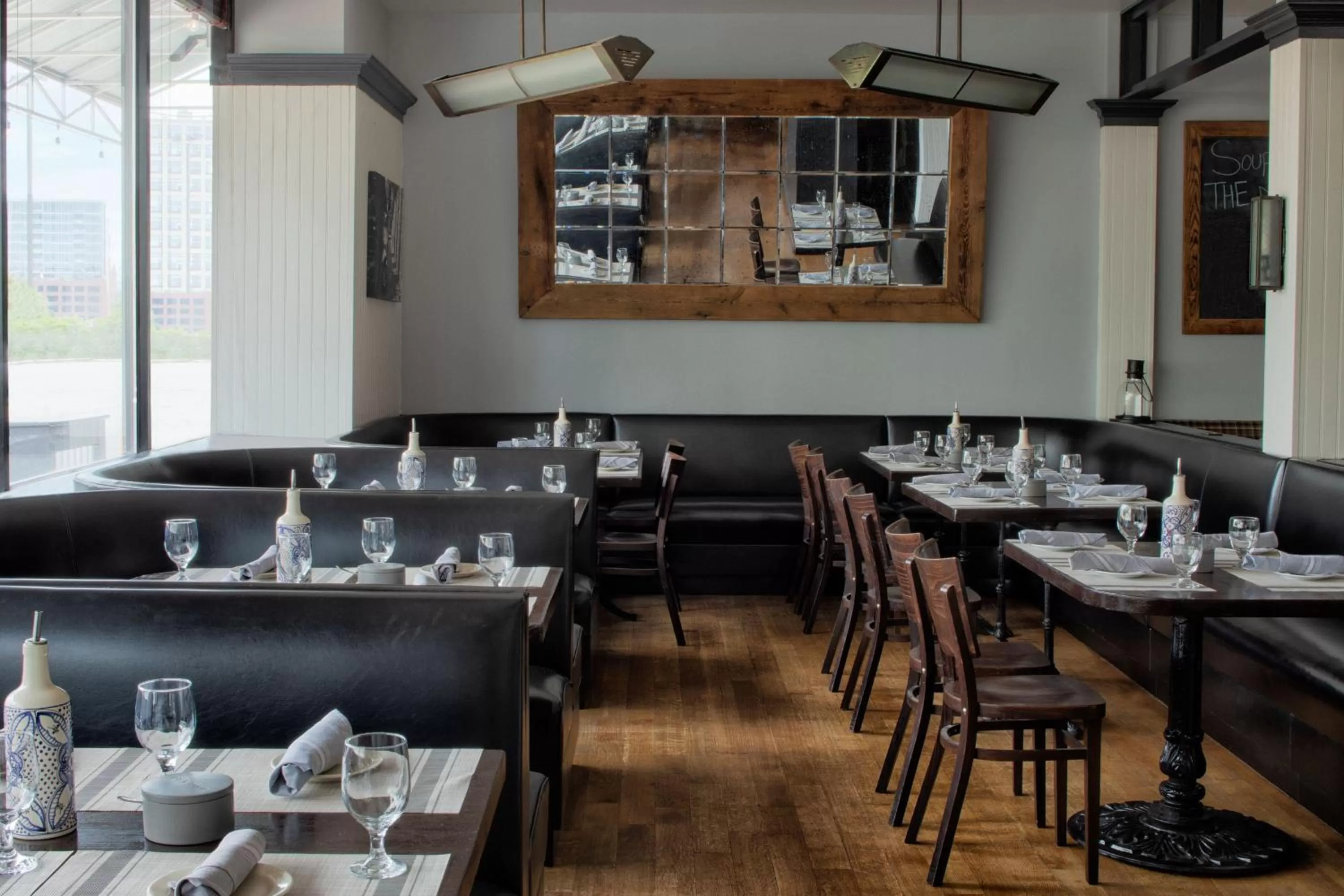 Restaurant/places to eat in Sheraton Lincoln Harbor Hotel