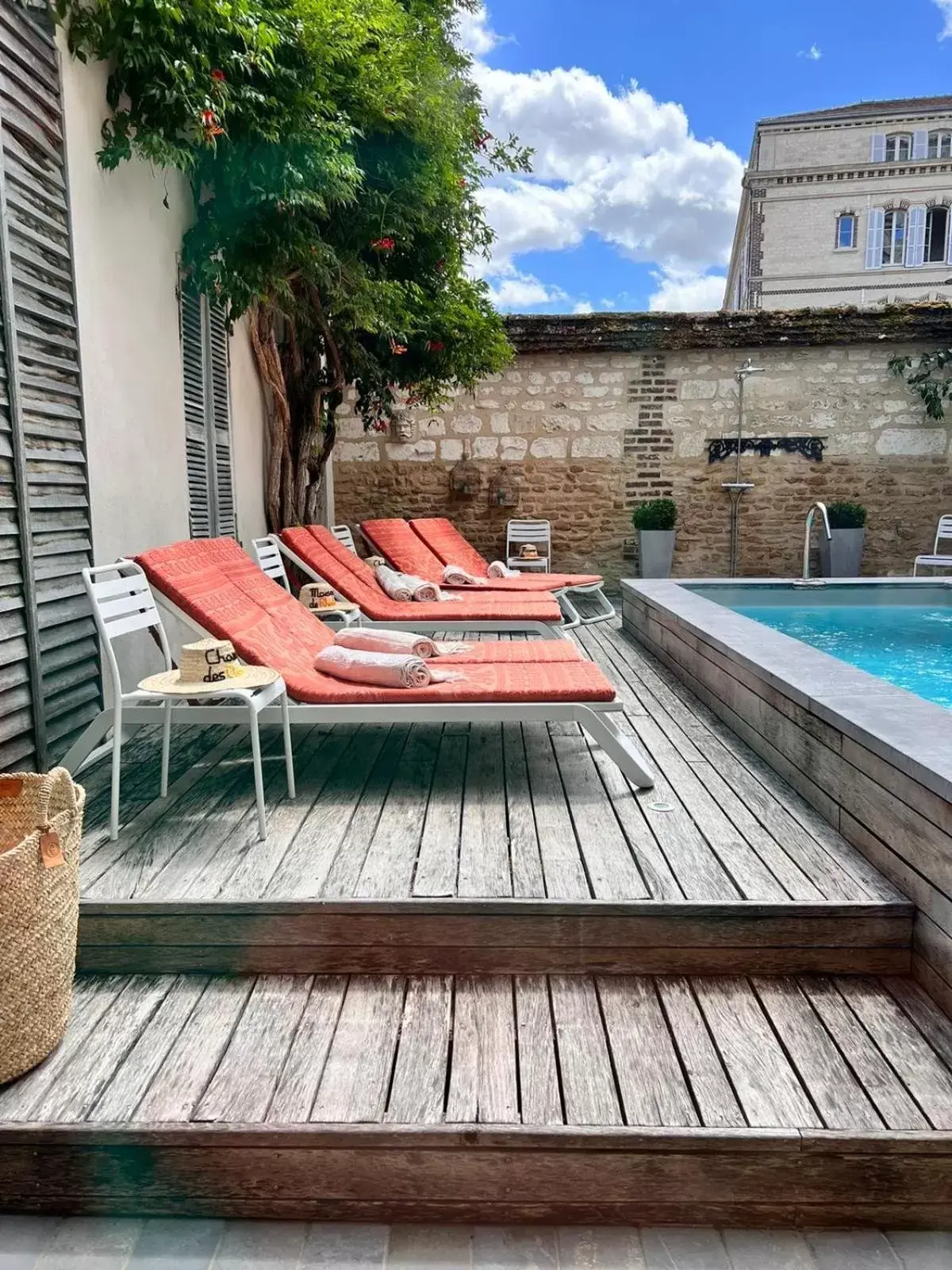 Swimming Pool in Le Champ des Oiseaux & Spa