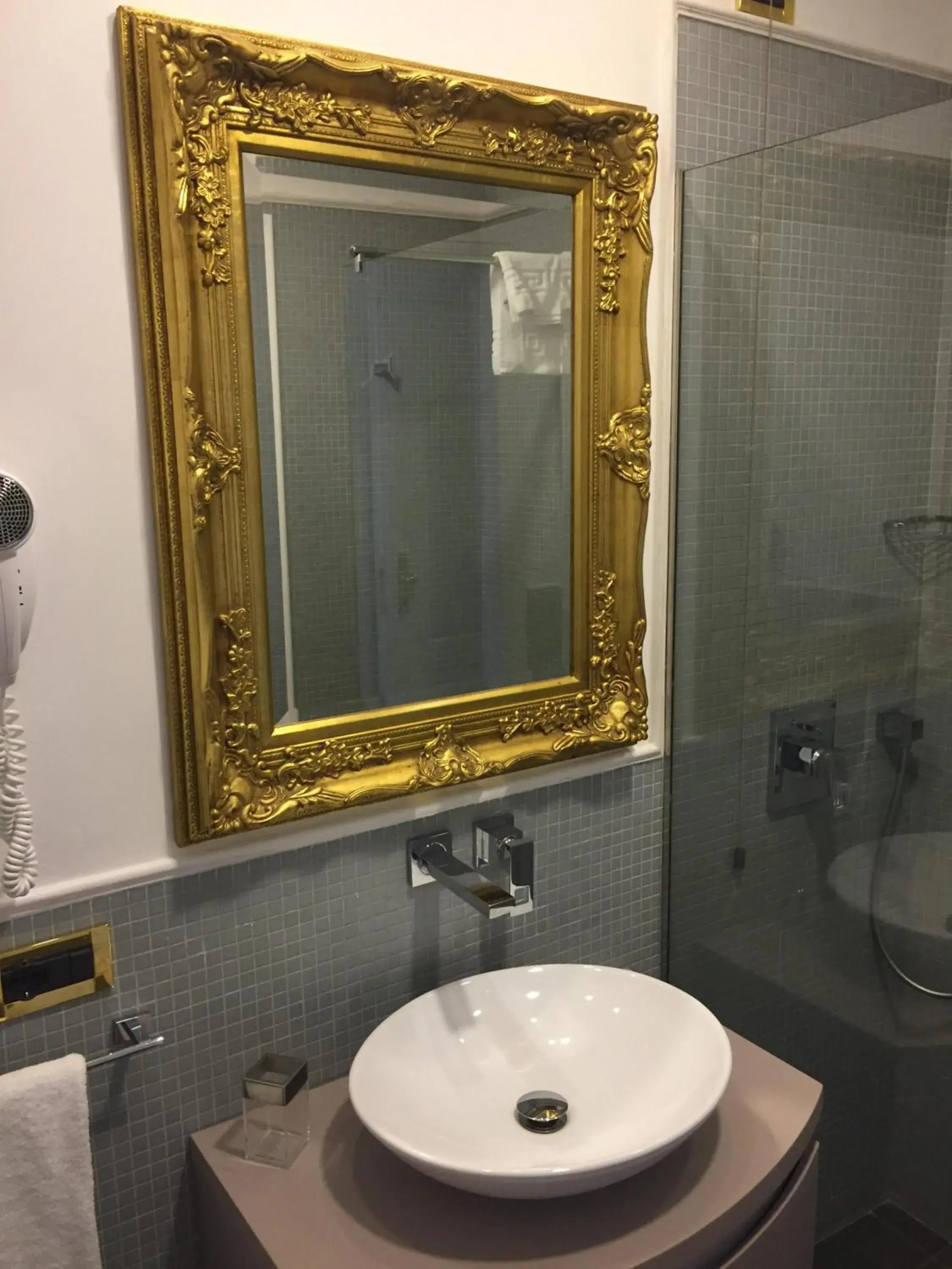 Bathroom in Hotel Bougainville