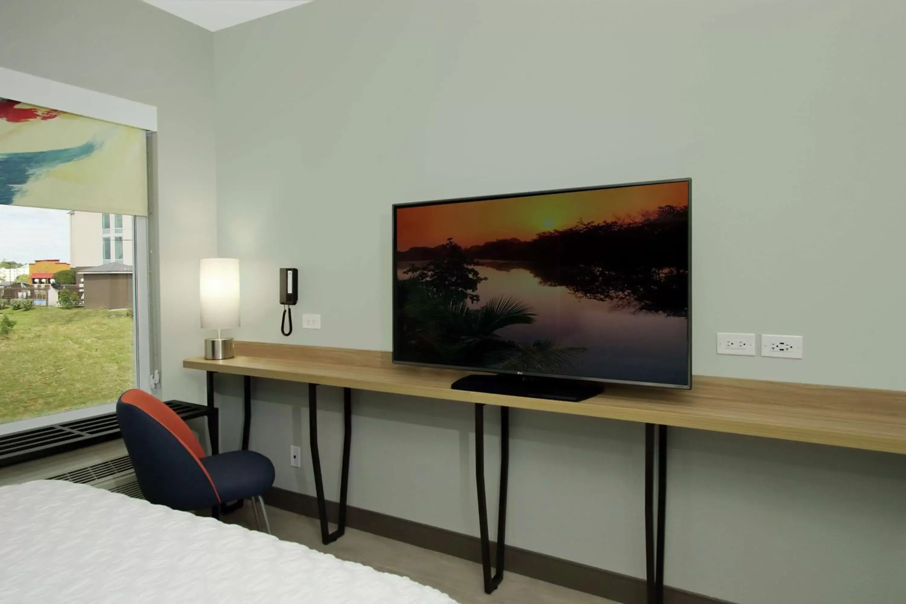 Bedroom, TV/Entertainment Center in Tru By Hilton Meridian