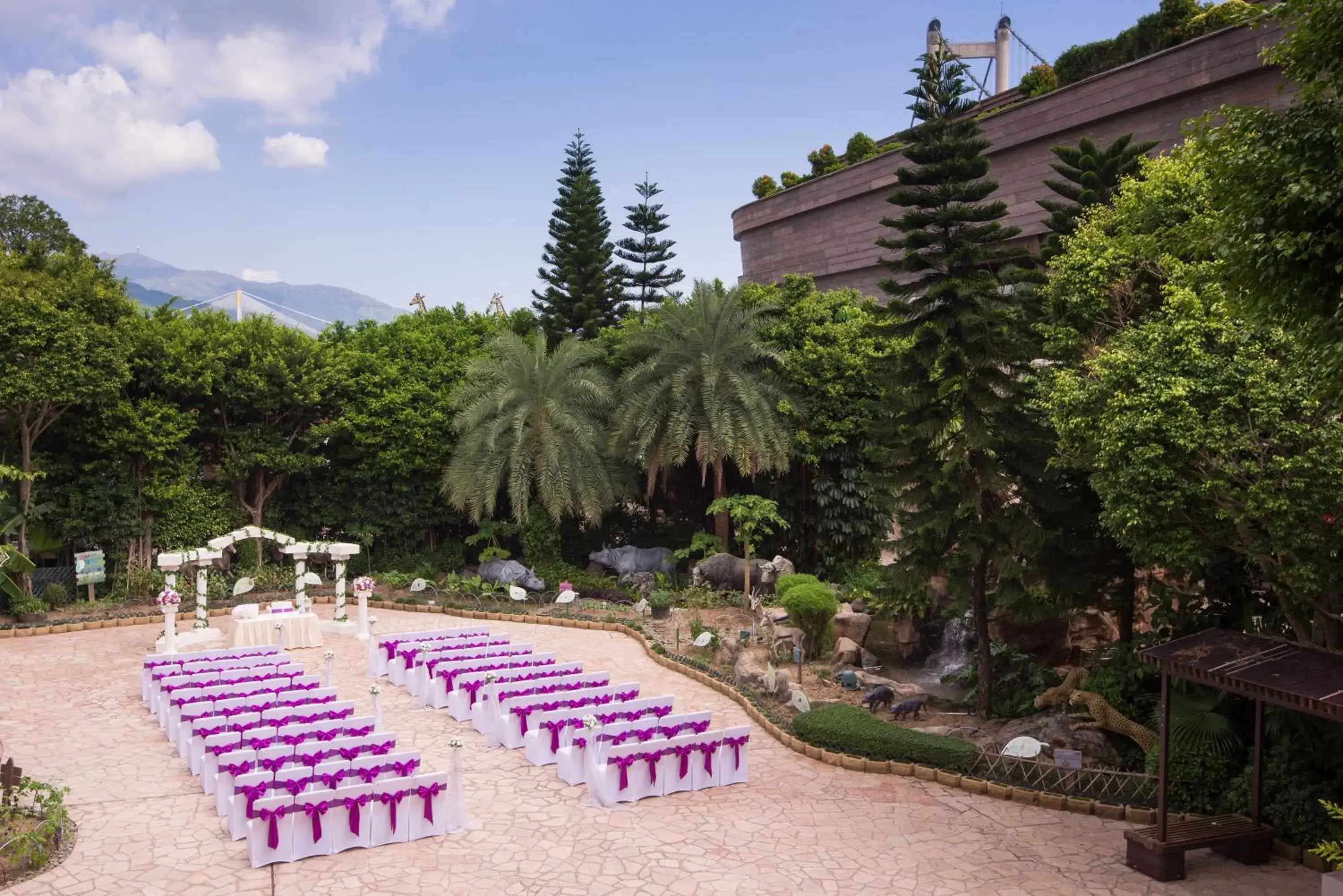 Garden, Swimming Pool in Noah's Ark Resort