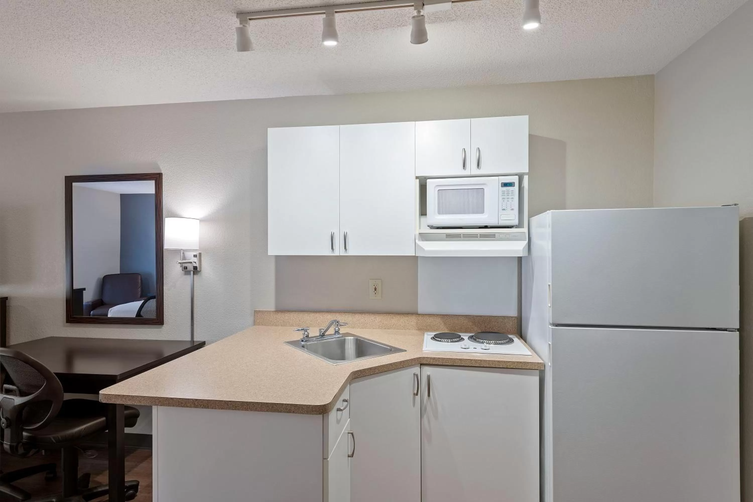 Kitchen or kitchenette in Extended Stay America Suites - Charlotte - Pineville - Park Rd