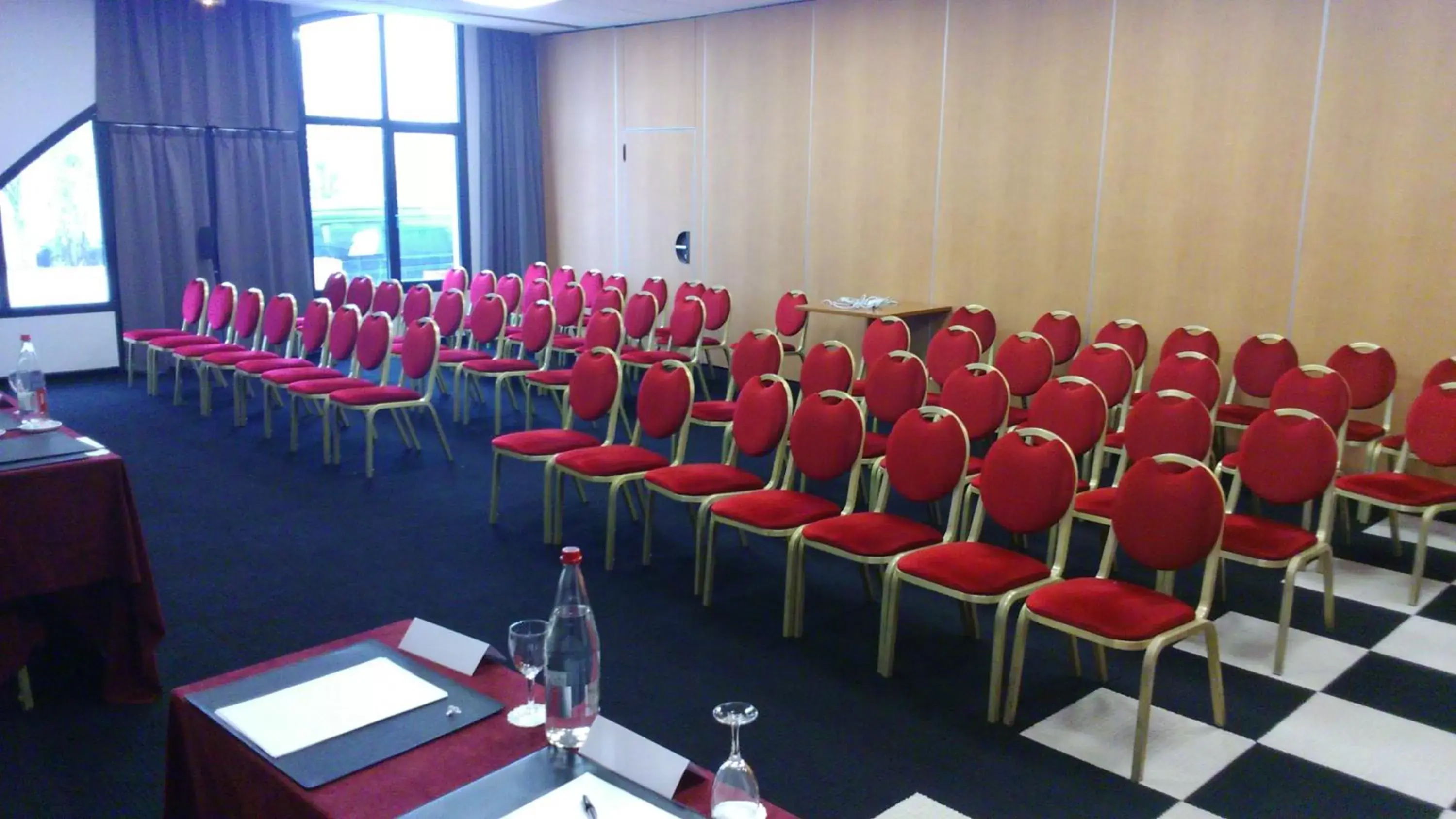 Banquet/Function facilities, Business Area/Conference Room in Hotel Le Paddock