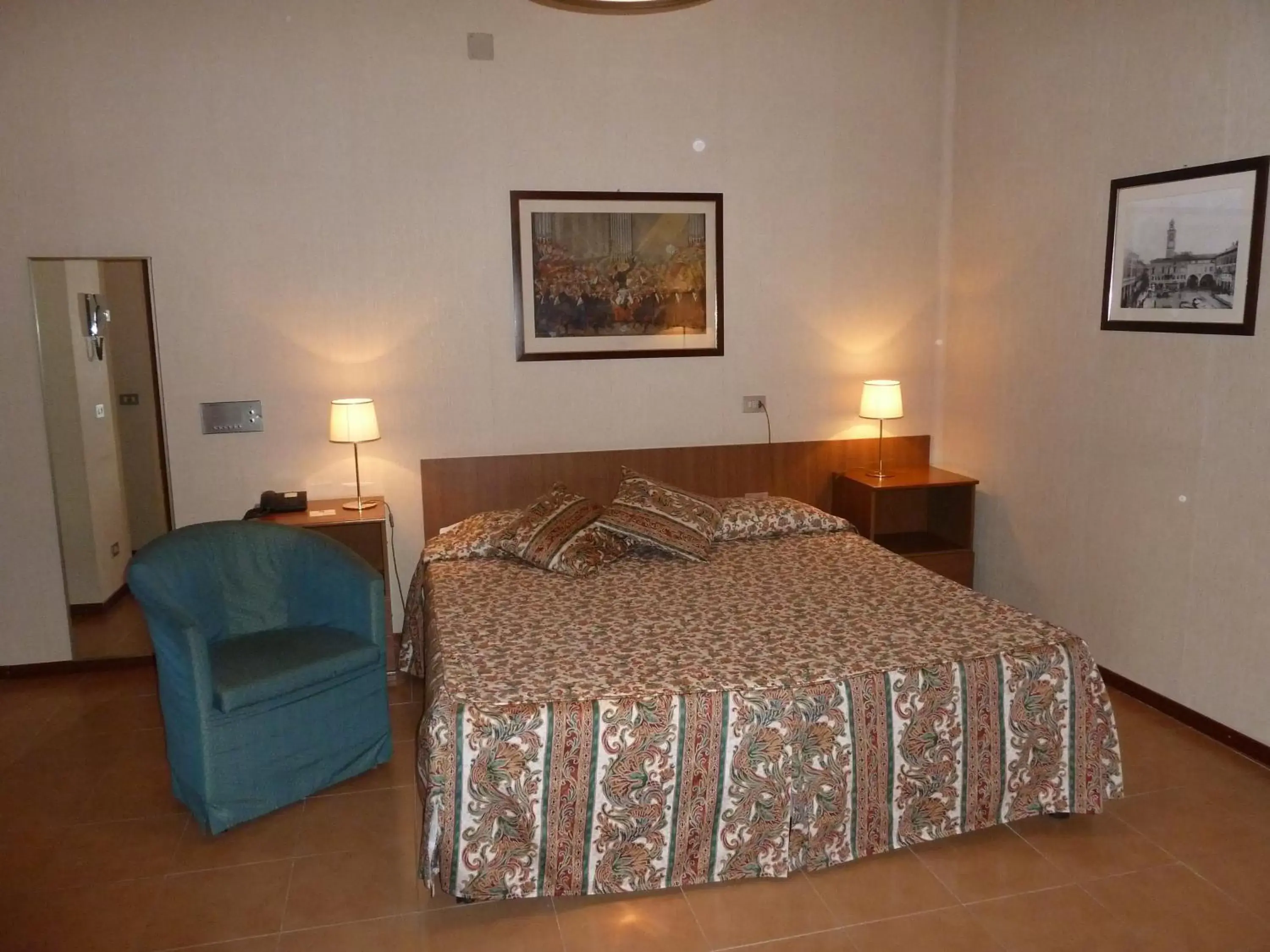 Bedroom, Bed in Albergo Reggio