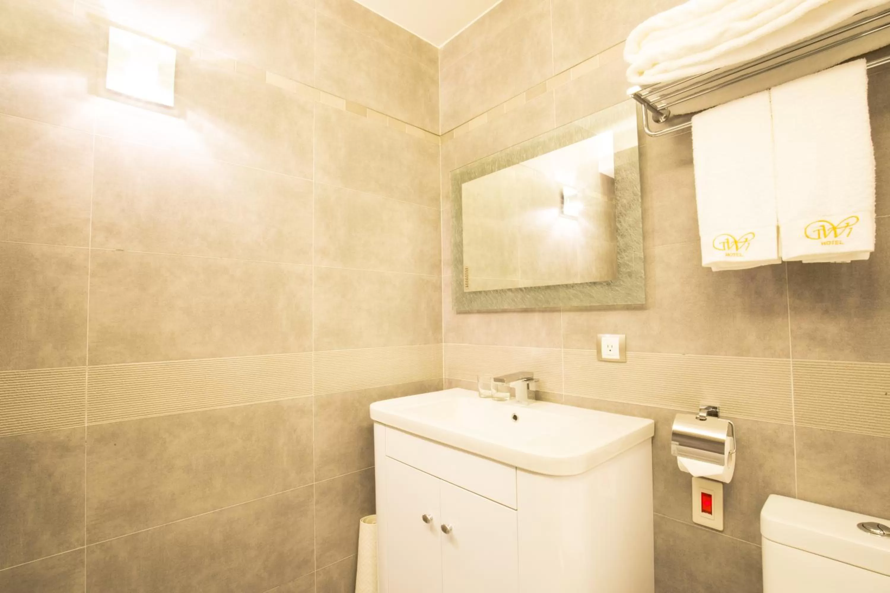 Bathroom in Walker Hotel. Ximen