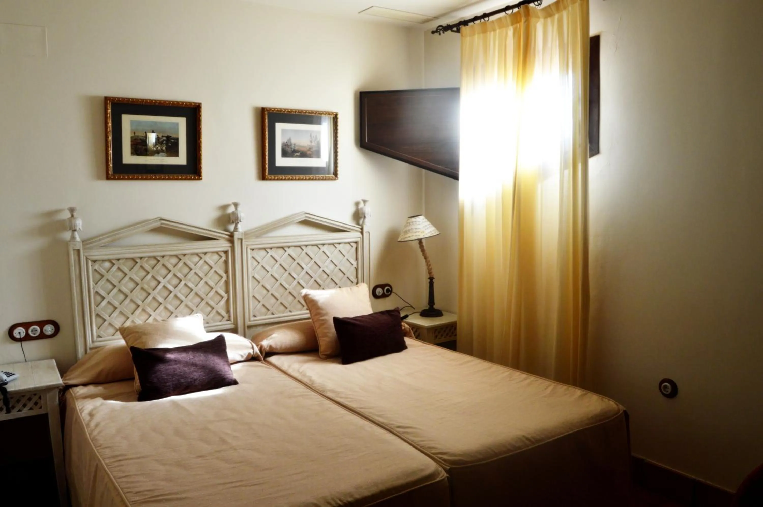 Photo of the whole room, Bed in Hacienda Montija Hotel